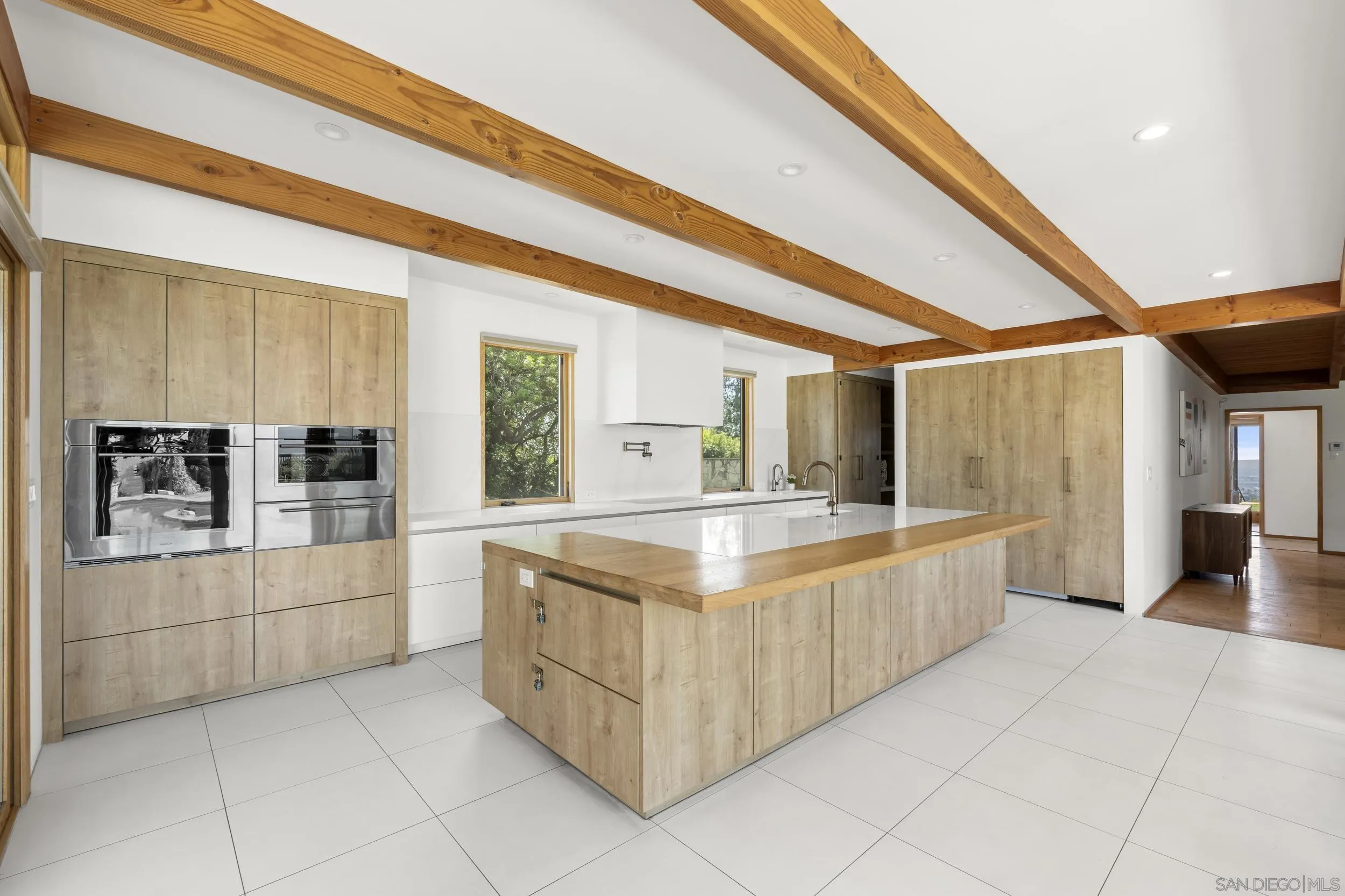 https://cdn.realtyfeed.com/cdn/127/260011841/195016115cfedecb2b84b28e09b58b0a.webp