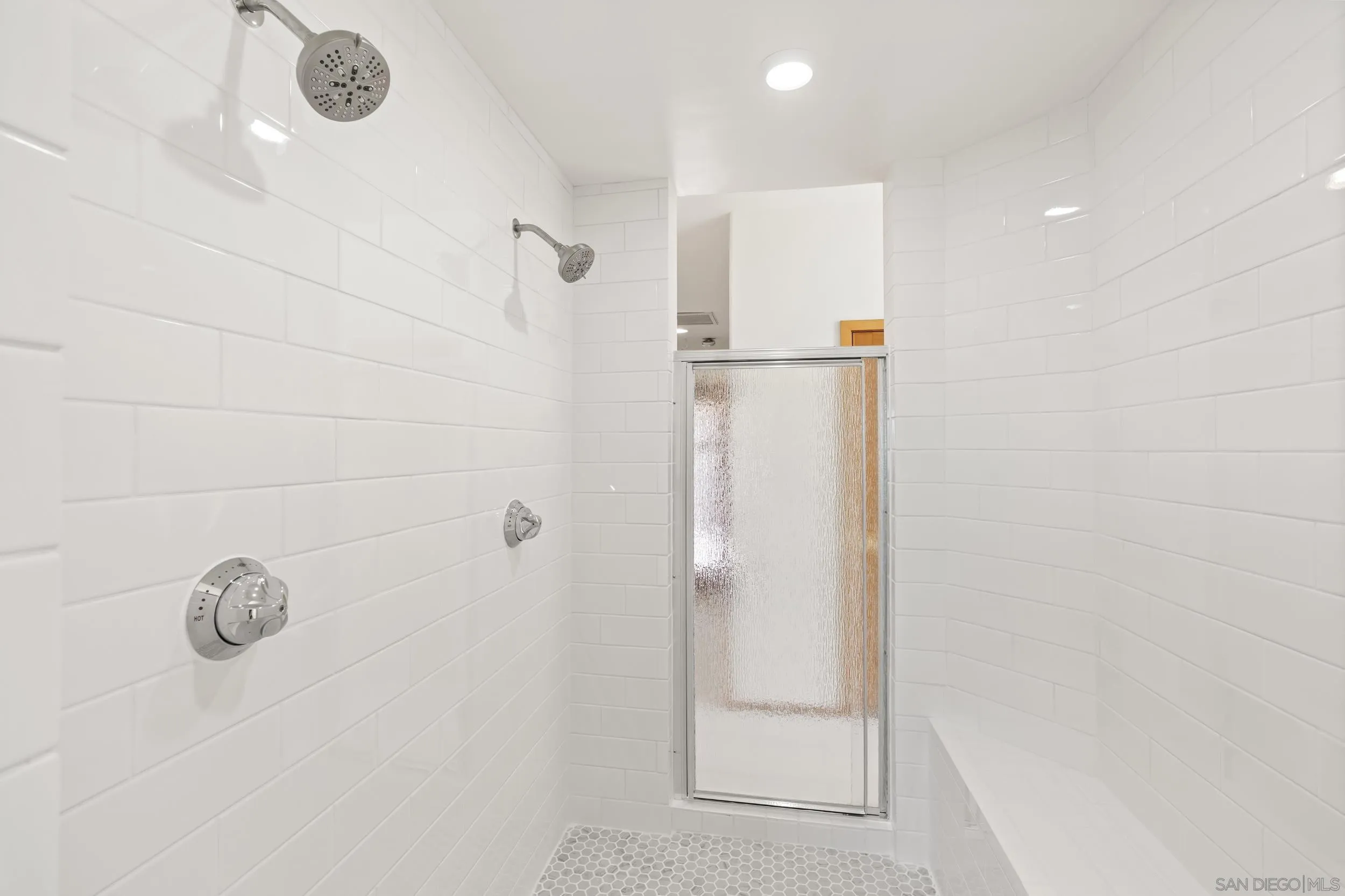 https://cdn.realtyfeed.com/cdn/127/260011841/4d01b379ee82be01353bef7f8023cf7d.webp
