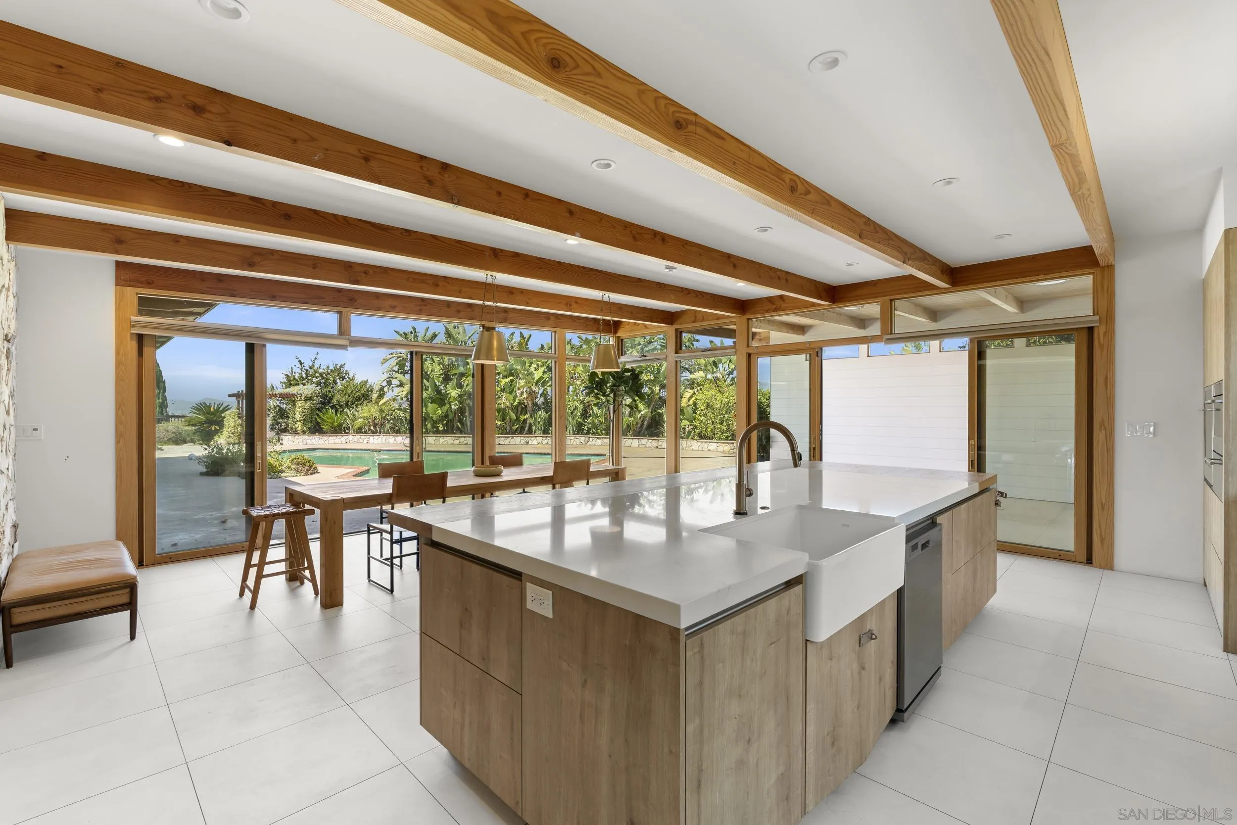https://cdn.realtyfeed.com/cdn/127/260011841/701834affee157ce9884f343982c494c.webp