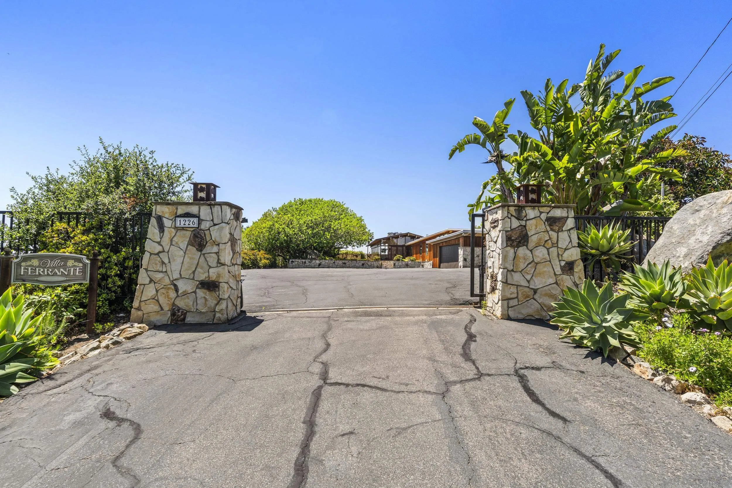 https://cdn.realtyfeed.com/cdn/127/260011841/922c169221a11b6b19320c4608dcb4e3.webp