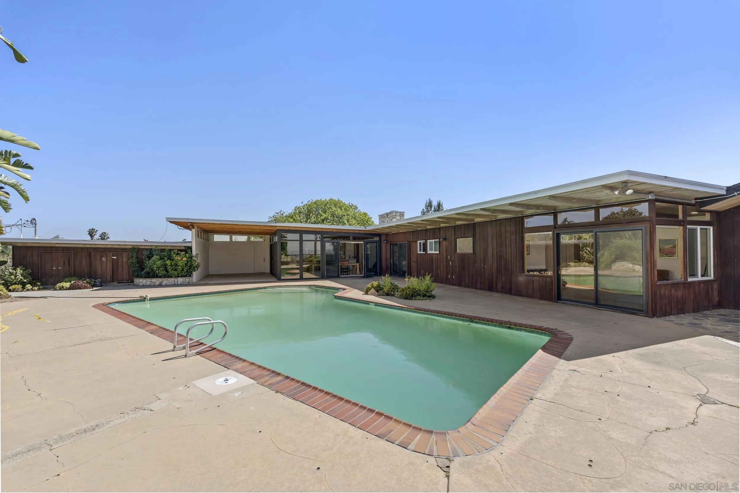 https://cdn.realtyfeed.com/cdn/127/260011841/96ad21bb00ae3ed62d63cfe0a34d53b8.webp
