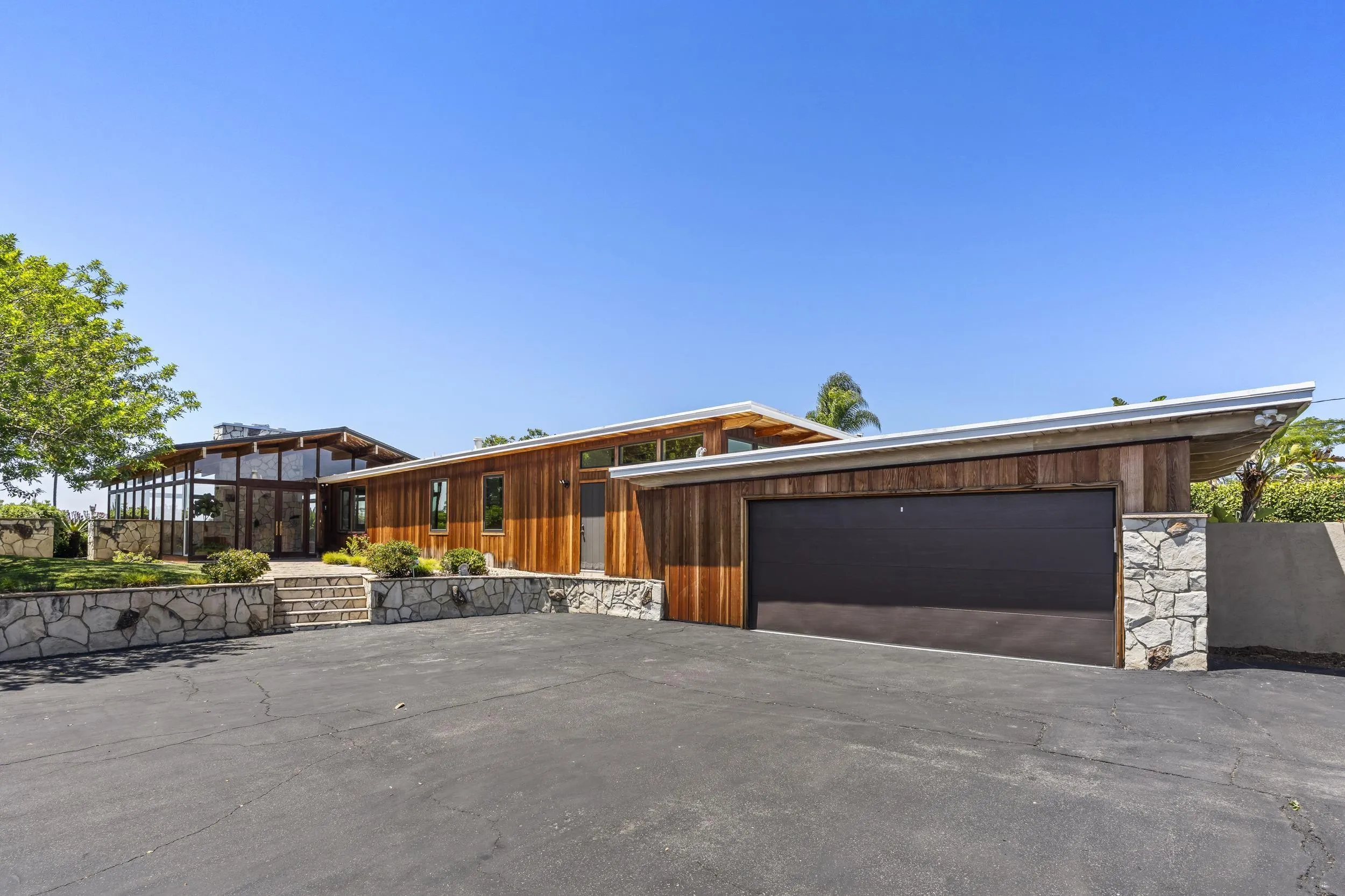 https://cdn.realtyfeed.com/cdn/127/260011841/bcbbd55acfcf87a91ea23e5609d9c50e.webp