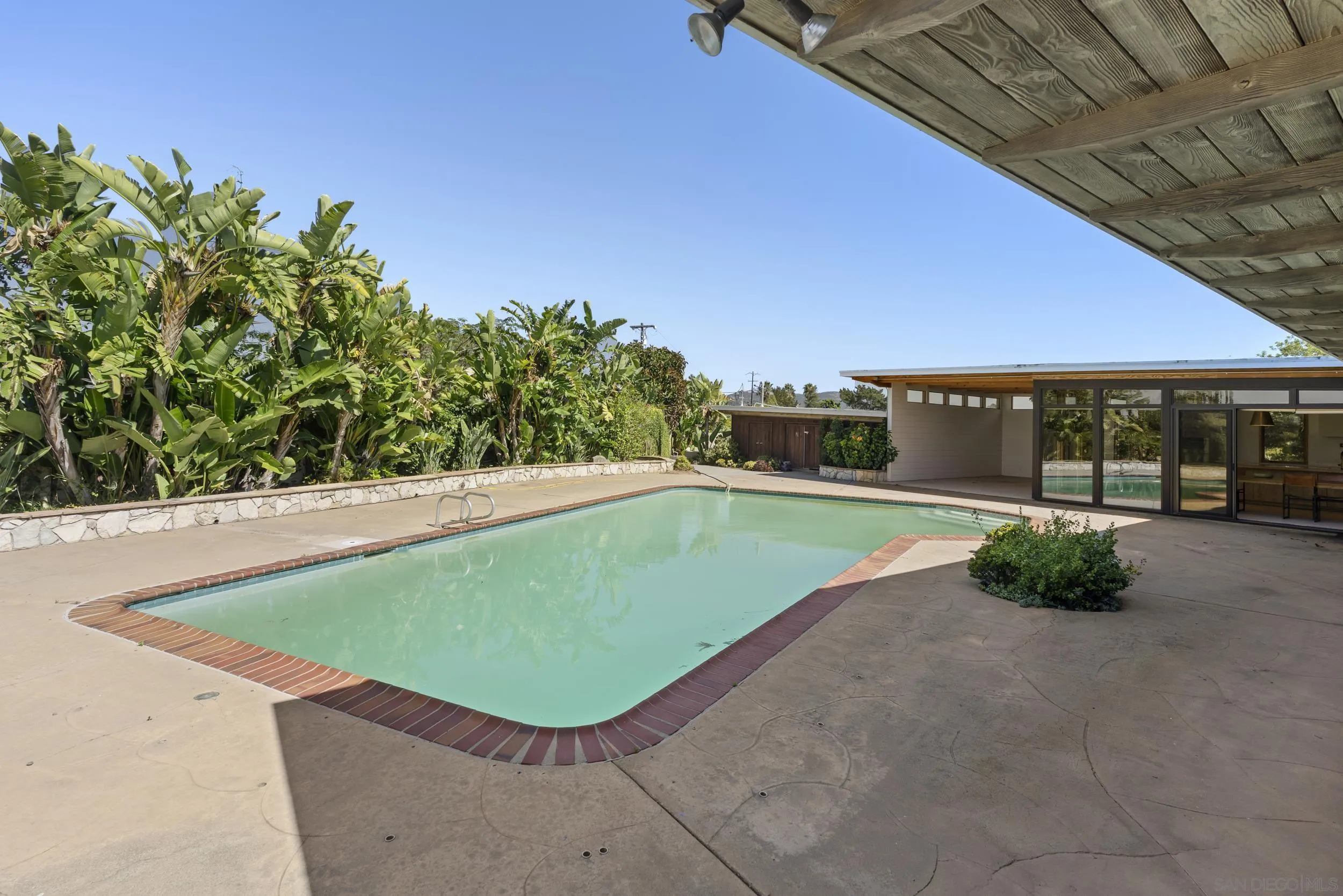 https://cdn.realtyfeed.com/cdn/127/260011841/caf2d1b31a4d8ebbb7b5366674320c4e.webp