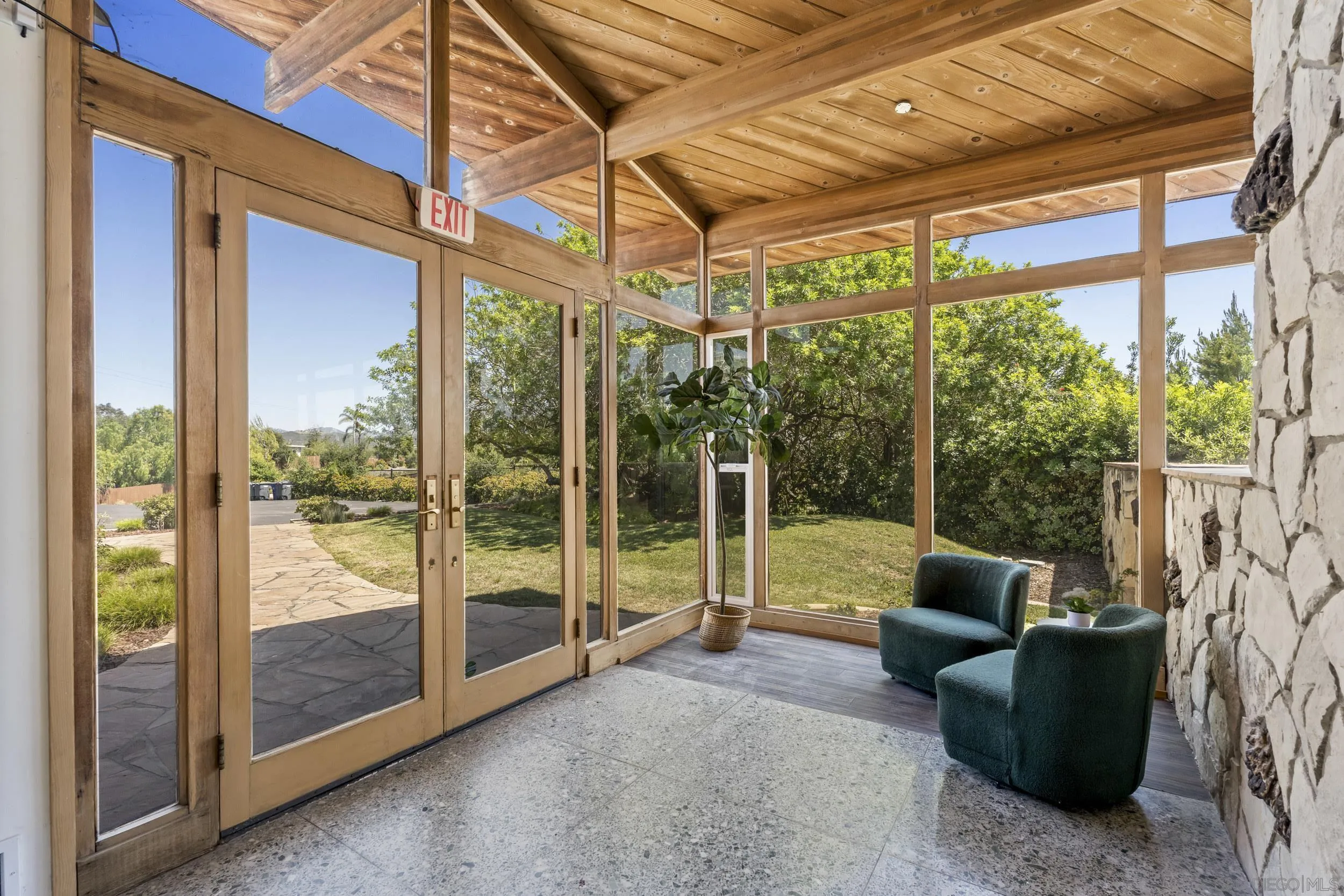 https://cdn.realtyfeed.com/cdn/127/260011841/ff63c57f37c863feca6bef886fbdb97d.webp