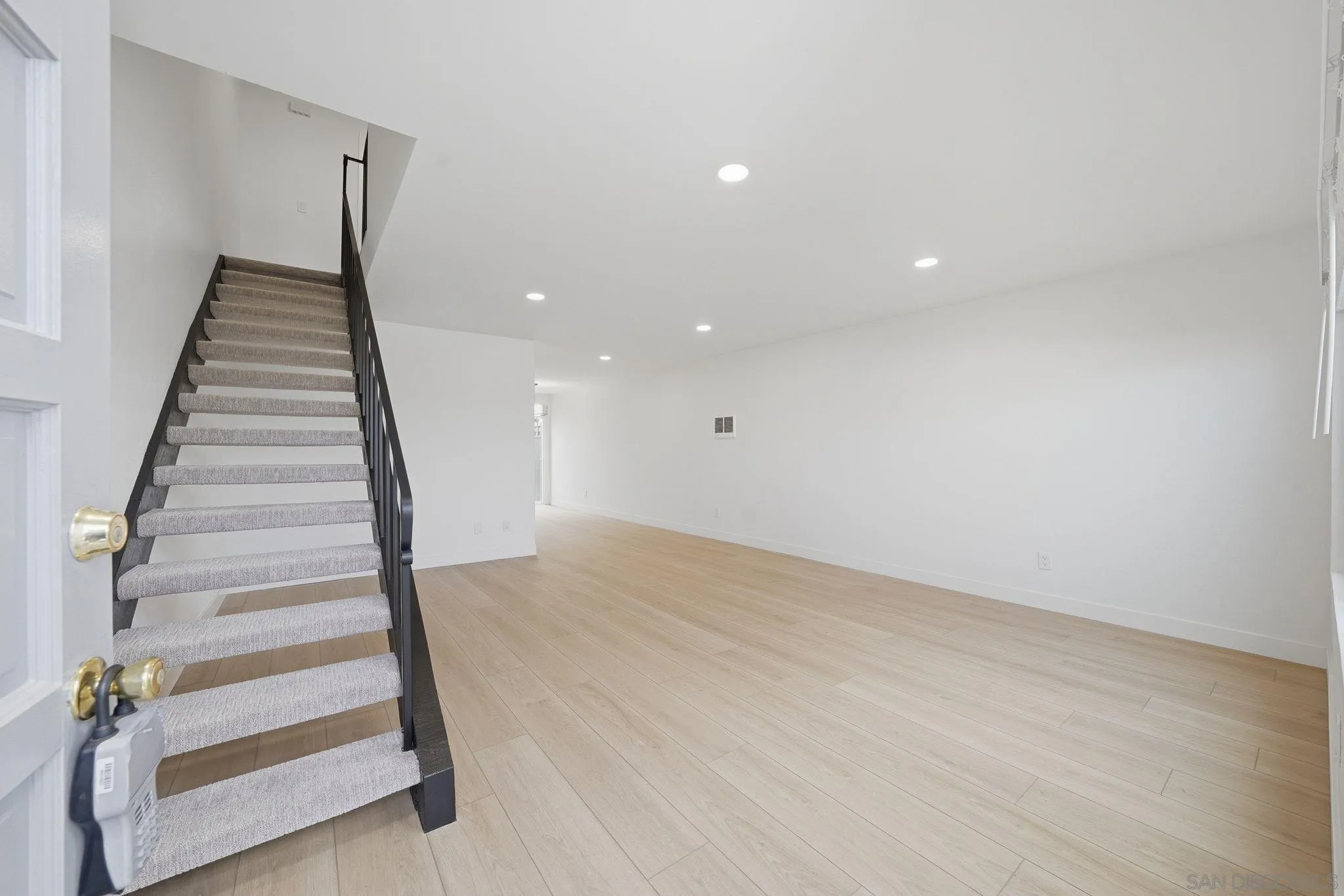 Photo #5: 260011846 Listing: Photo #5