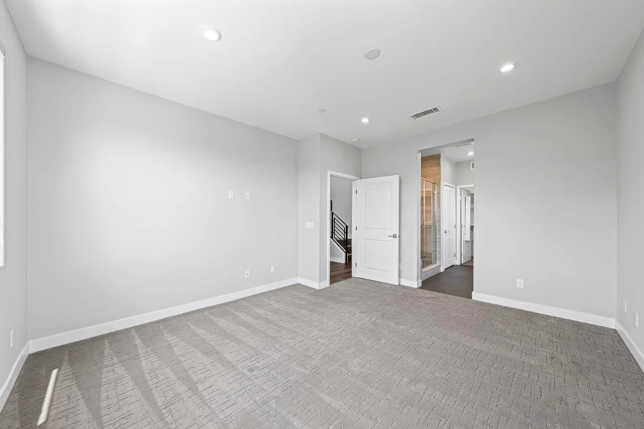 Photo #37: 260011853 Listing: Photo #37