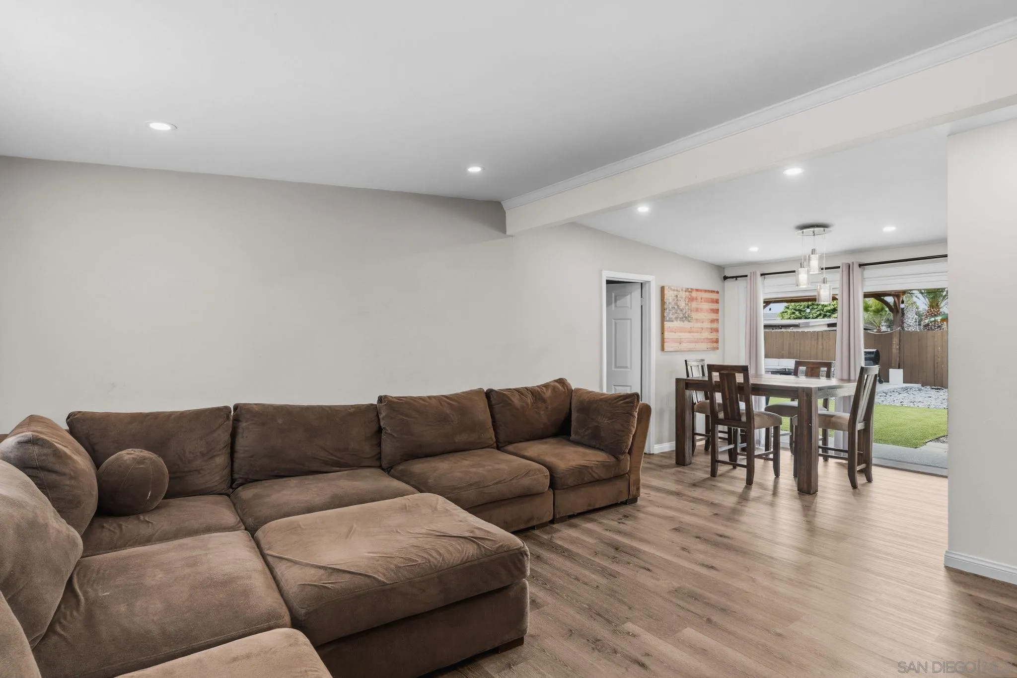 https://cdn.realtyfeed.com/cdn/127/260011858/a842ac04382a493d2a481705f5b190fc.webp