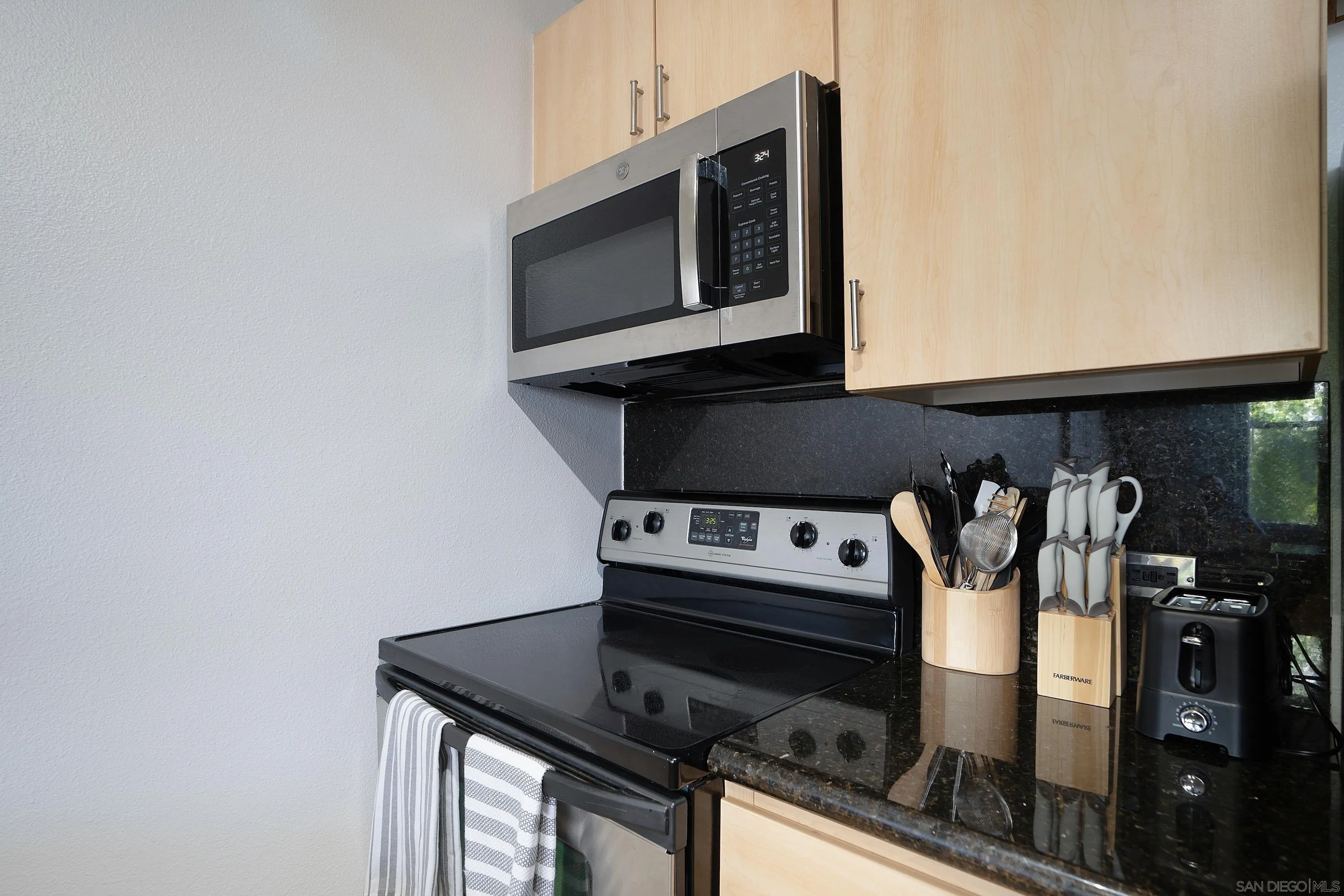 Photo #8: 260011868 Listing: Photo #8