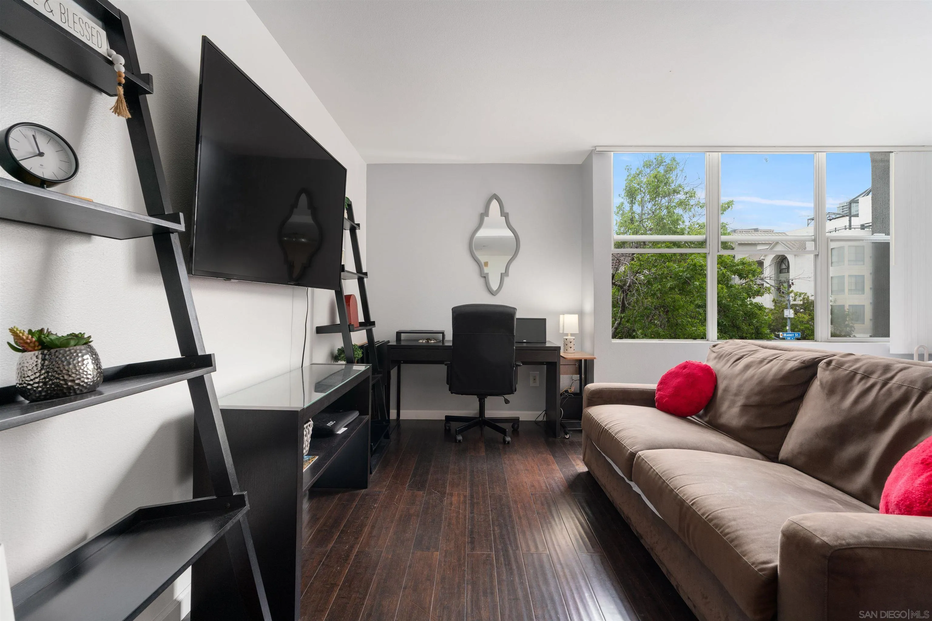 https://cdn.realtyfeed.com/cdn/127/260011868/9c925aa8f2a77f427bcd964851fb0393.webp
