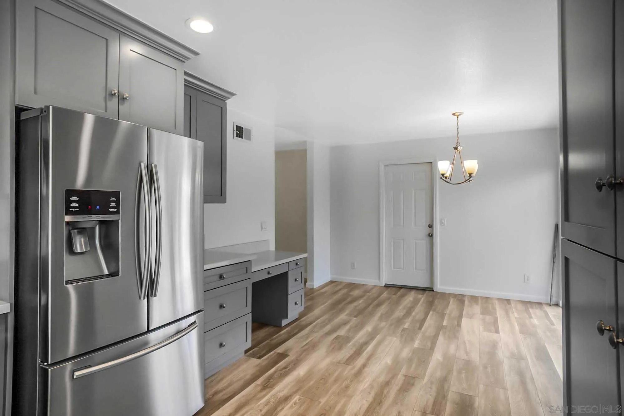 https://cdn.realtyfeed.com/cdn/127/260011869/1816eb6aa1dd8082bc9649fb1808c794.webp