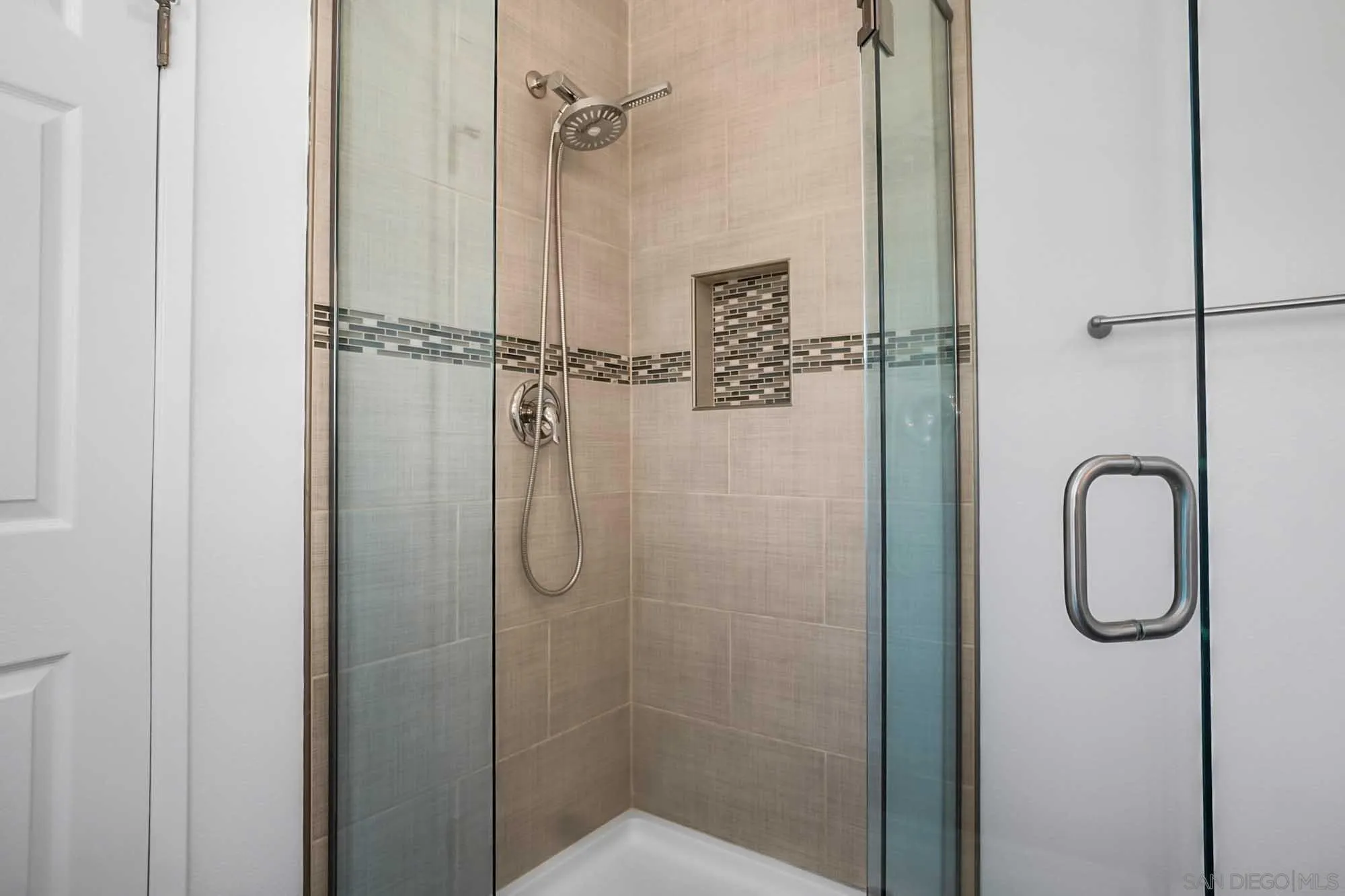 https://cdn.realtyfeed.com/cdn/127/260011869/5c8b71bc79a7a94521384778cd0bc8c9.webp