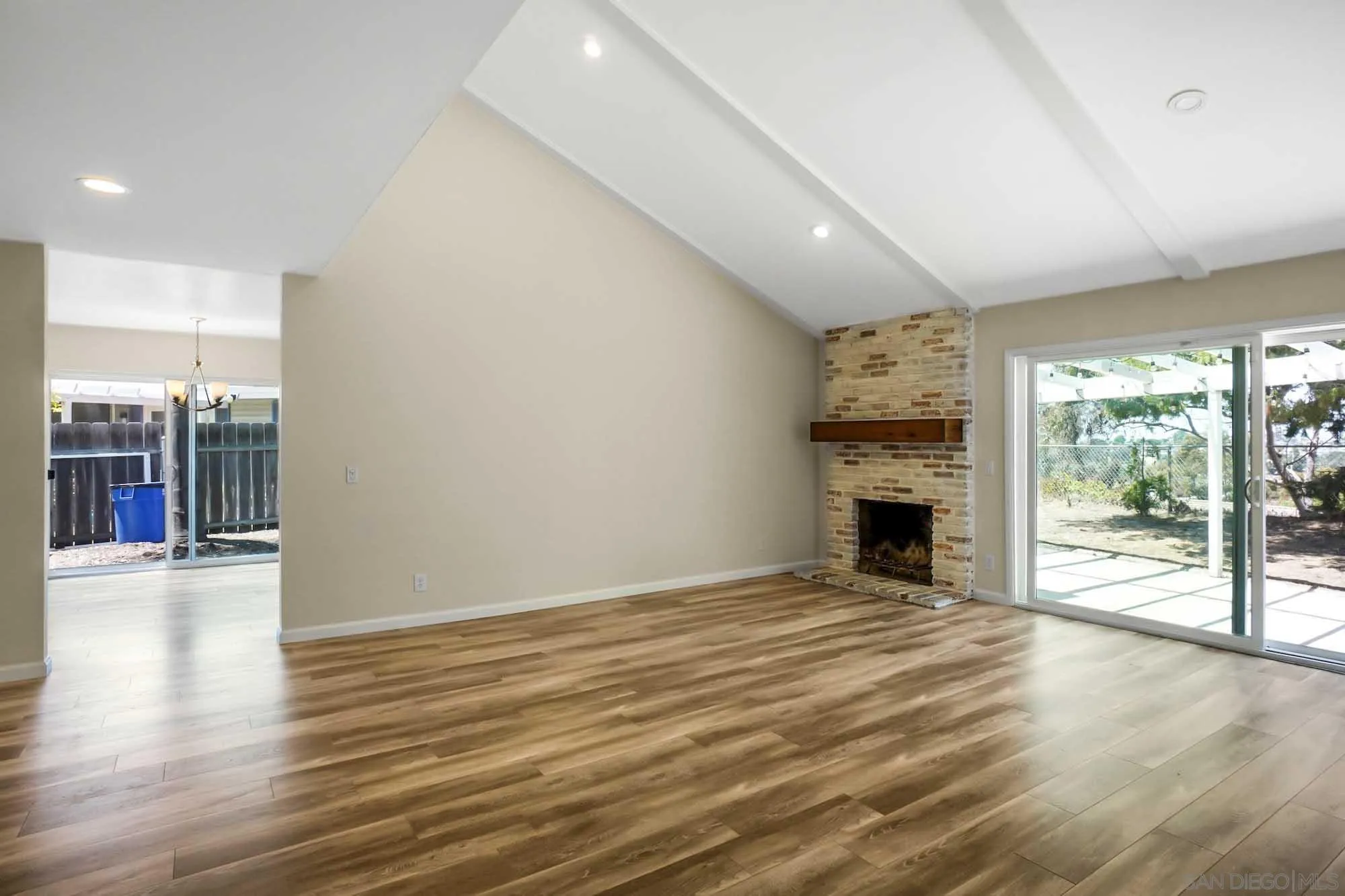 https://cdn.realtyfeed.com/cdn/127/260011869/6425f6b68af19cdbd07784da6a8f0c4b.webp