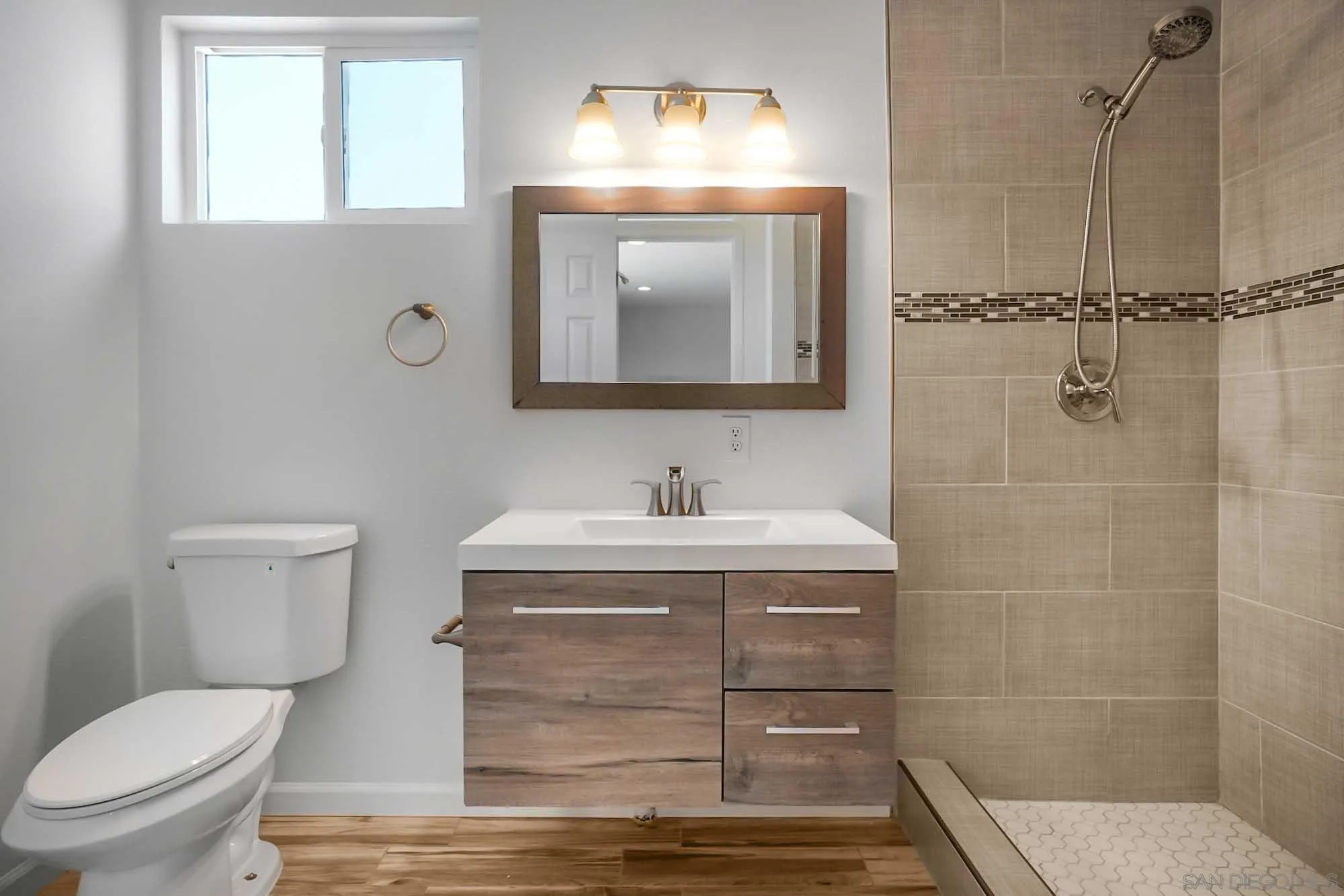 https://cdn.realtyfeed.com/cdn/127/260011869/a7f8a4cdff54a7268e03800bd72d554f.webp