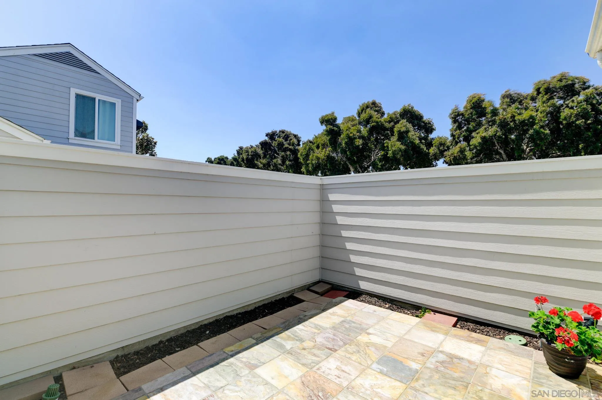 https://cdn.realtyfeed.com/cdn/127/260011876/edbb0bd238341bb87de53160b646bbbf.webp