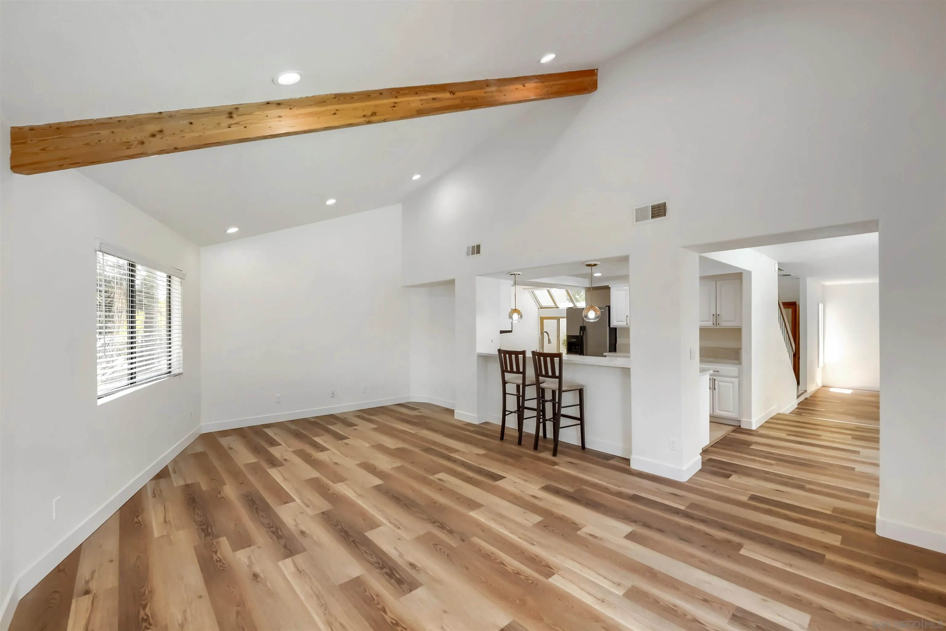 https://cdn.realtyfeed.com/cdn/127/260011877/30a3e002557edec231c49e01aaa1459a.webp