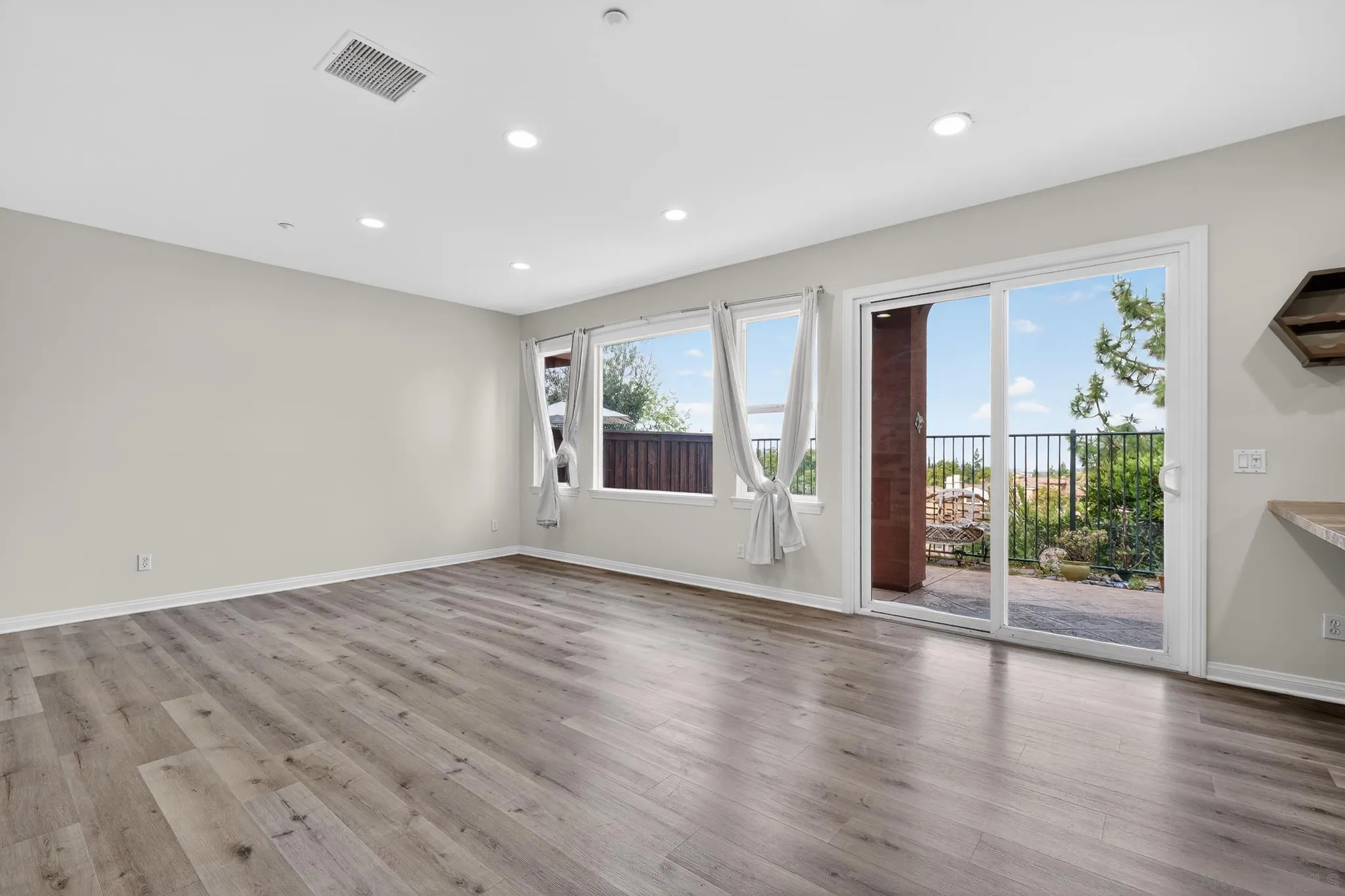 Photo #11: 260011879 Listing: Photo #11