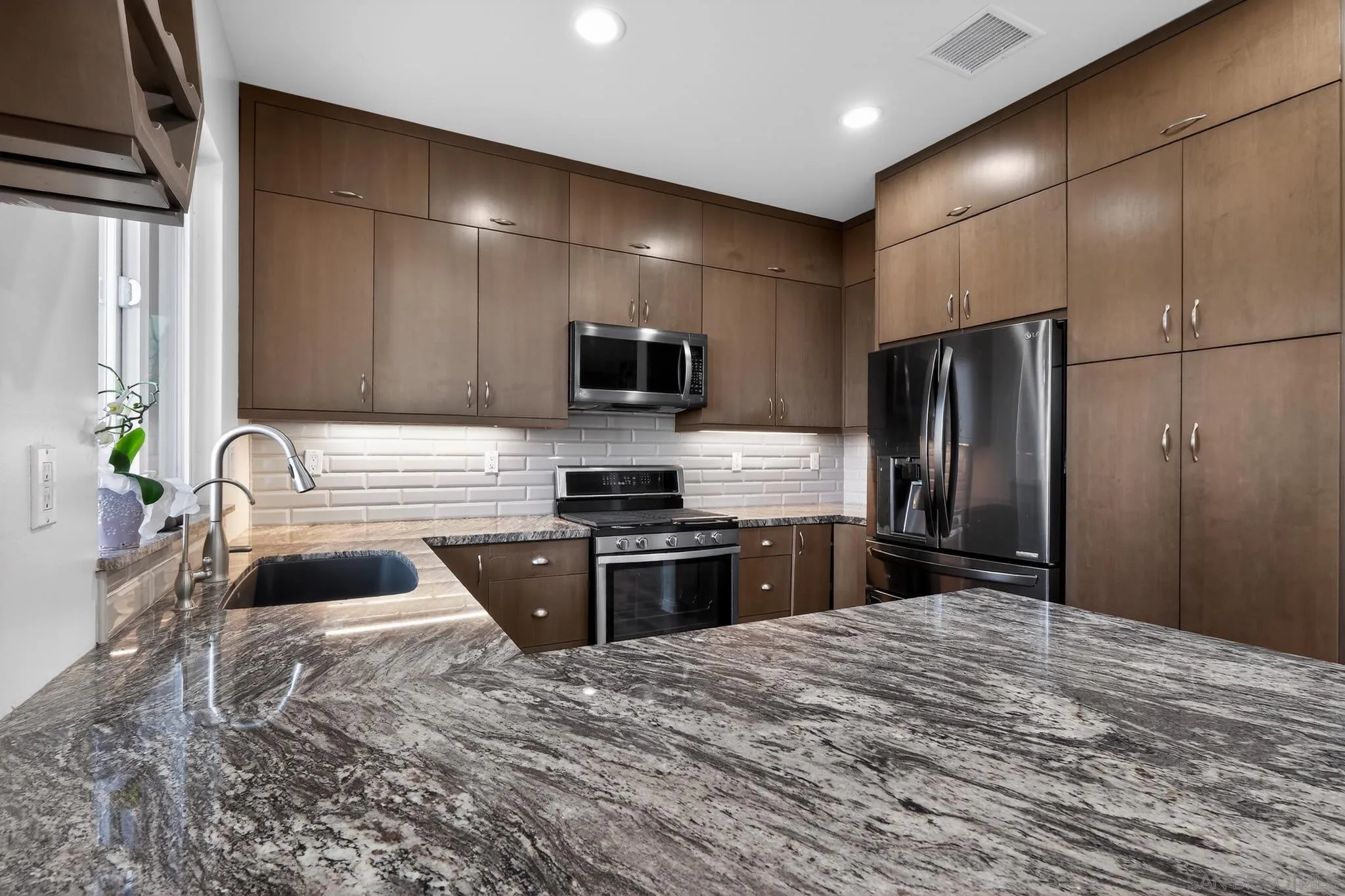 Photo #9: 260011879 Listing: Photo #9