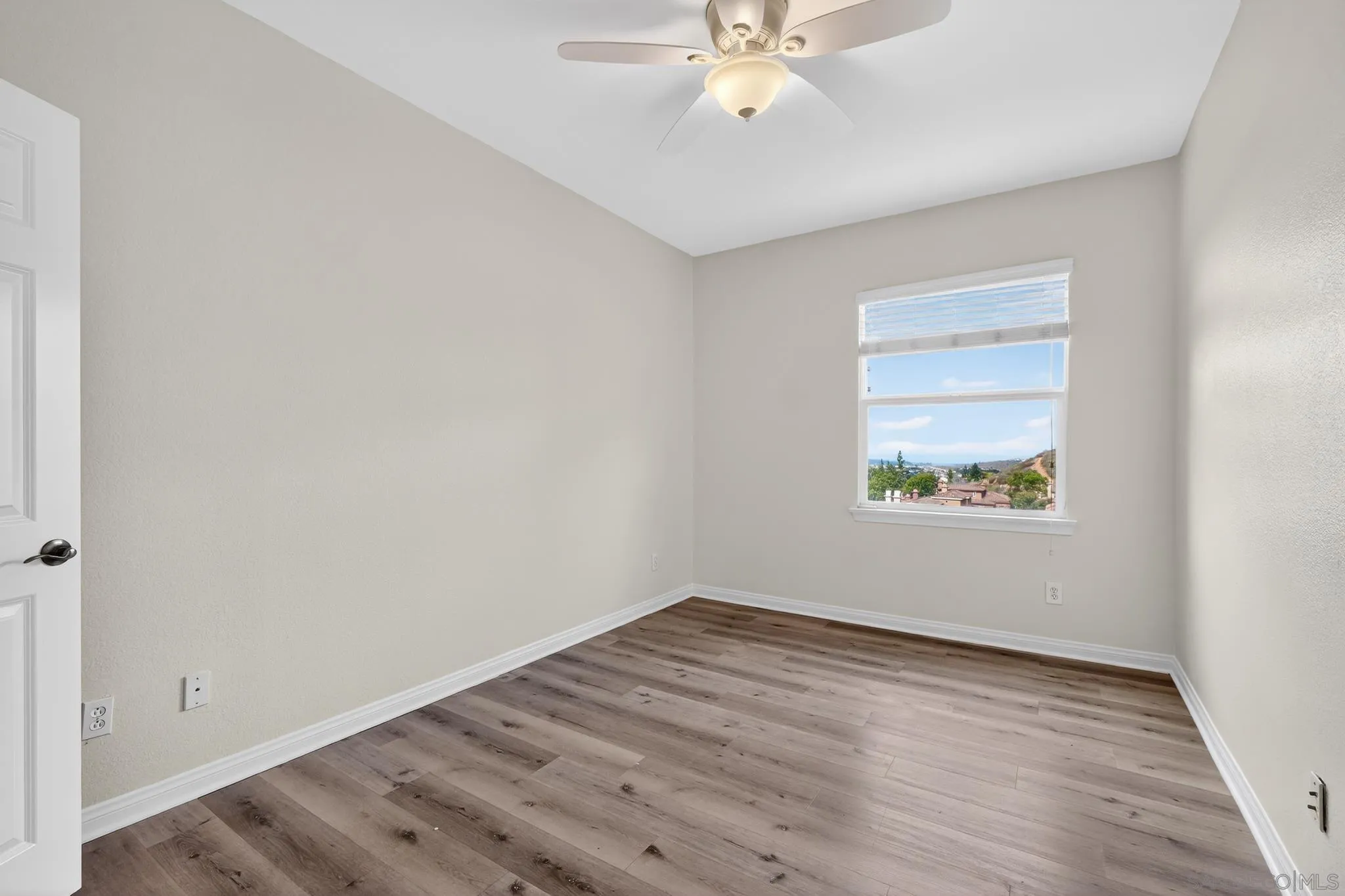Photo #12: 260011879 Listing: Photo #12