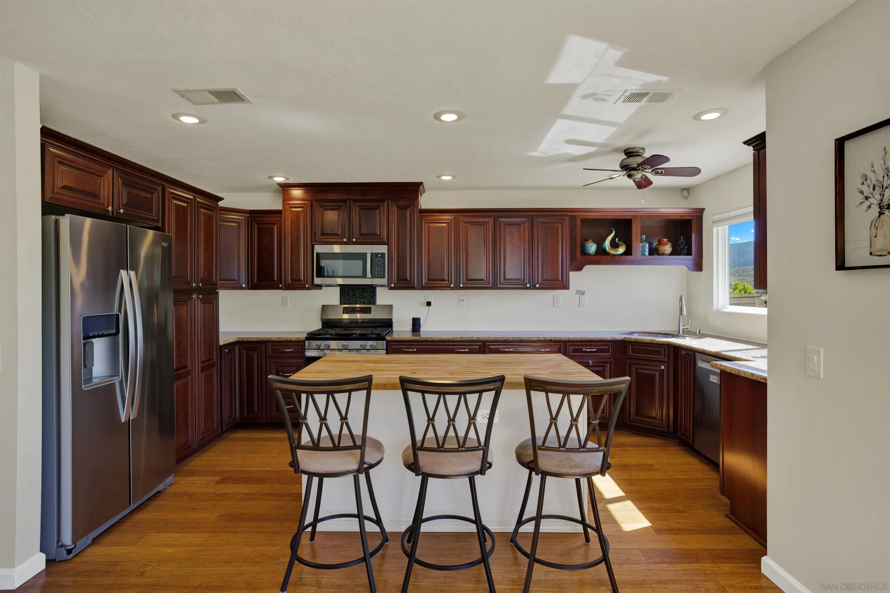 https://cdn.realtyfeed.com/cdn/127/260011884/71a7b4e6543b784785cd7086d7932f1f.webp
