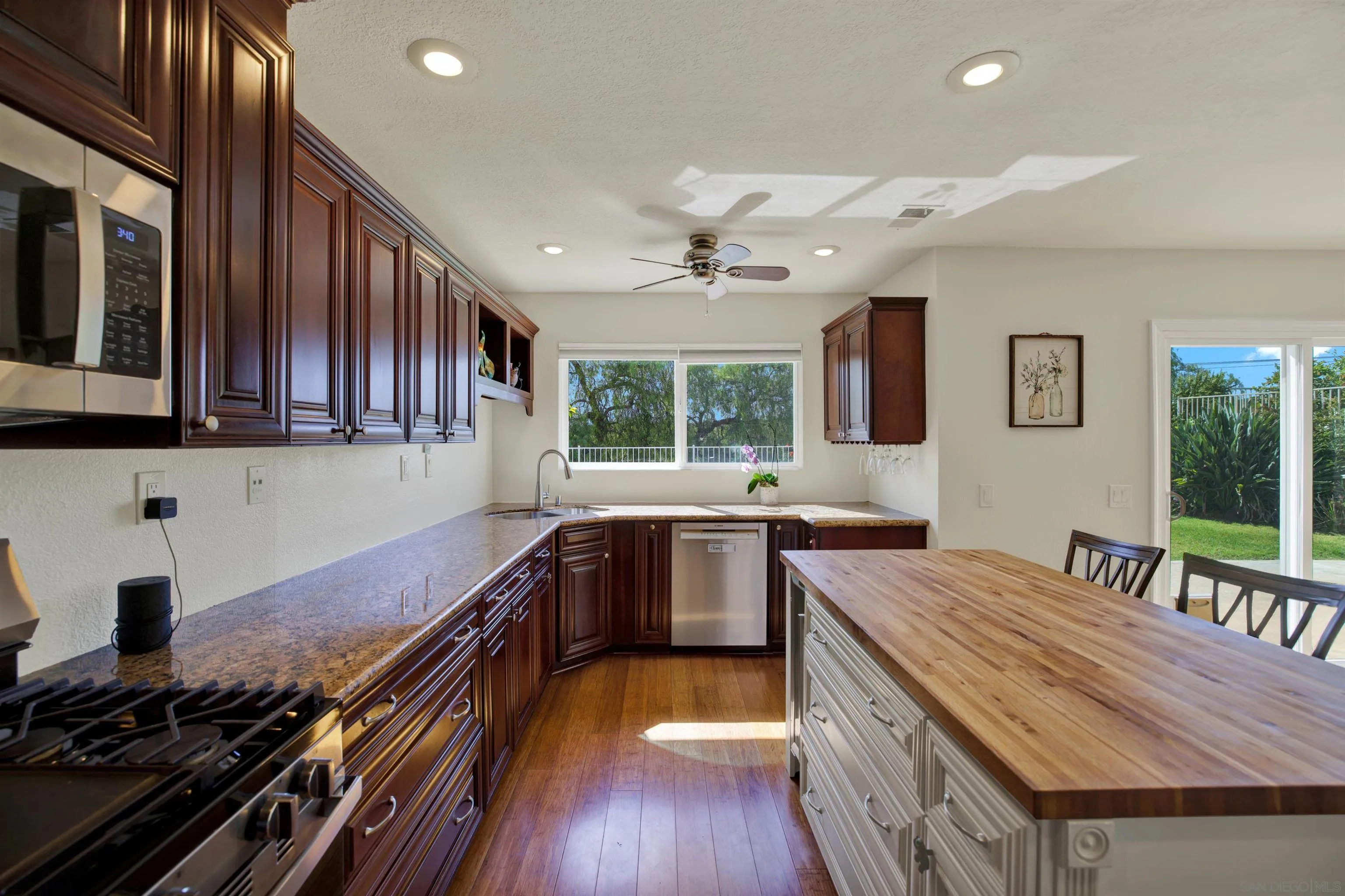 https://cdn.realtyfeed.com/cdn/127/260011884/d90885c9f4bb76a23a97b4e499c2925b.webp
