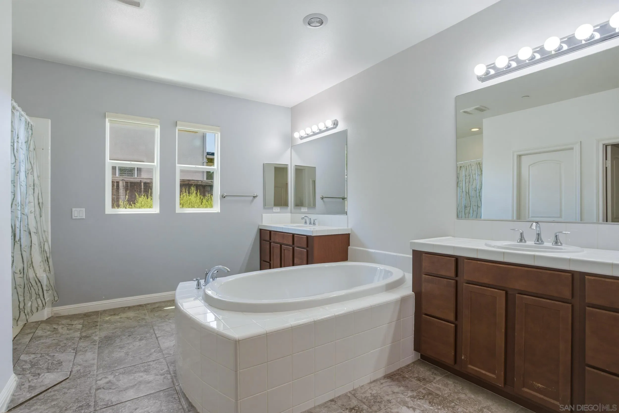https://cdn.realtyfeed.com/cdn/127/260011899/10556f2bc42d35cd0db749a453737ab7.webp