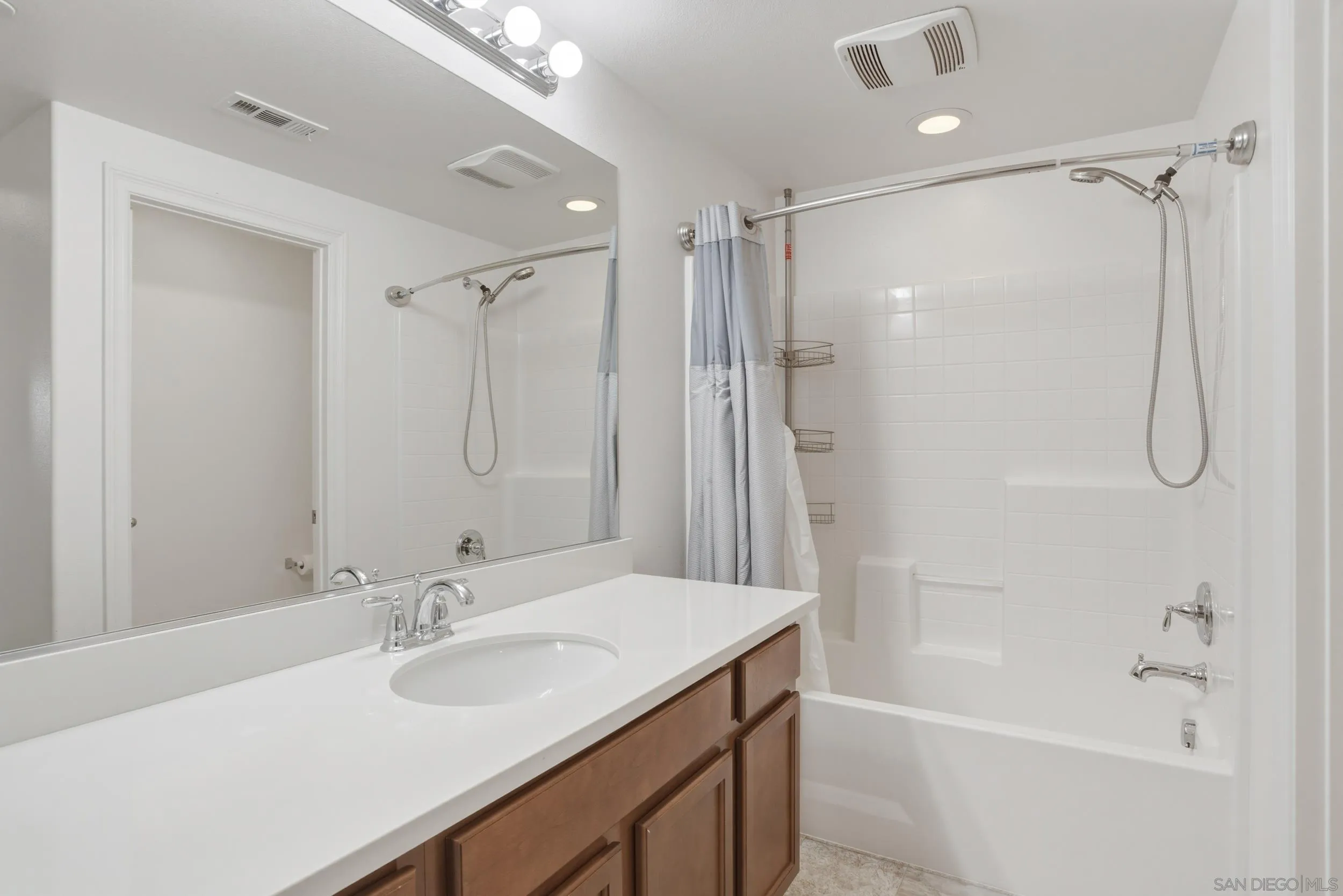 https://cdn.realtyfeed.com/cdn/127/260011899/27f83d20954d51c52d976680d0912012.webp