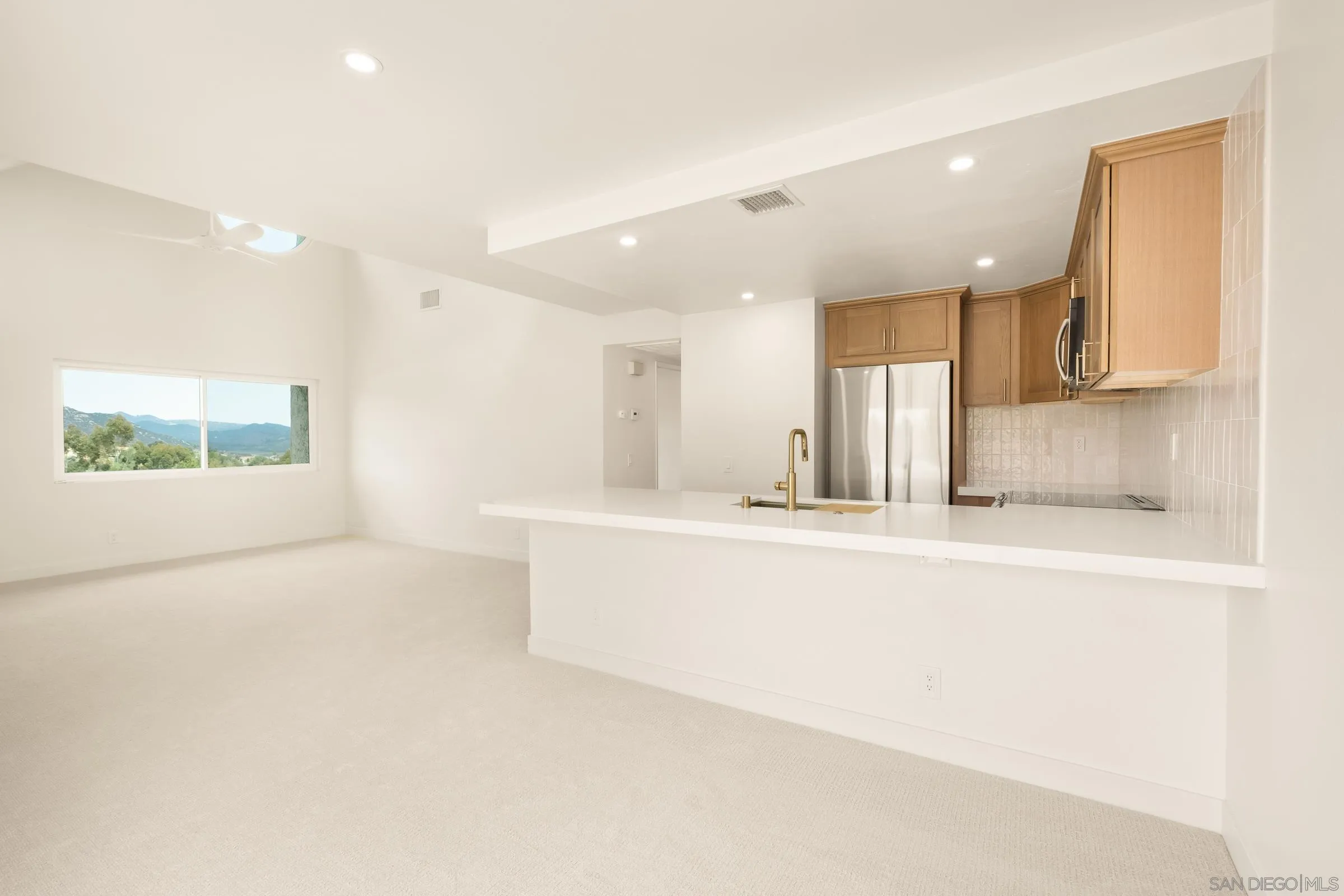 Photo #8: 260011900 Listing: Photo #8