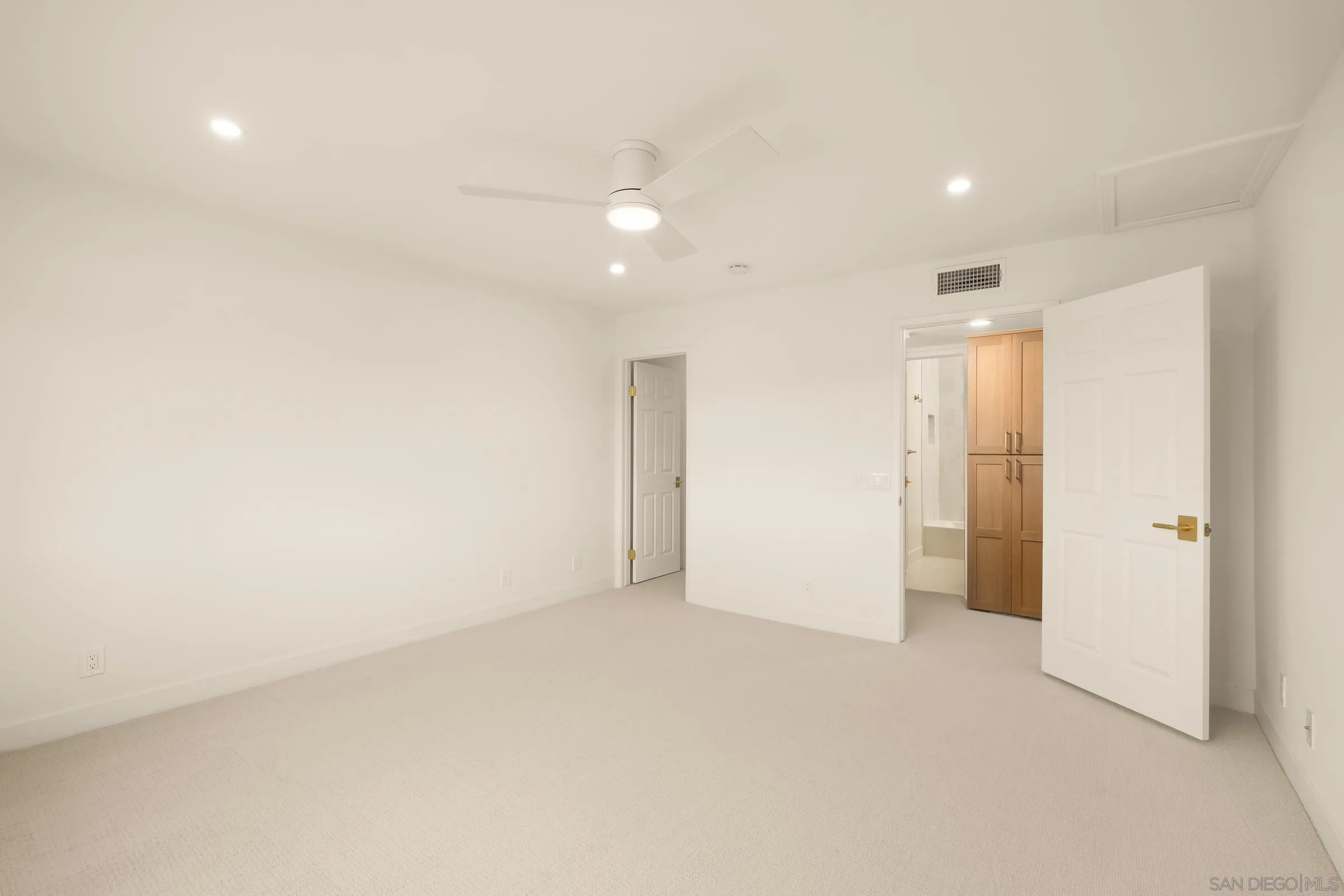 Photo #16: 260011900 Listing: Photo #16