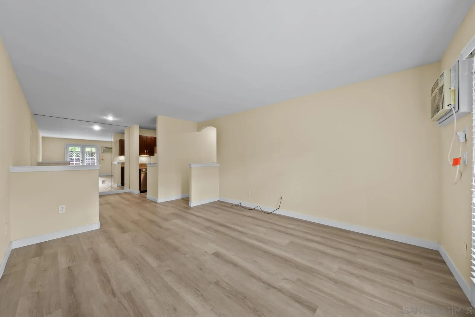 Photo #5: 260011903 Listing: Photo #5