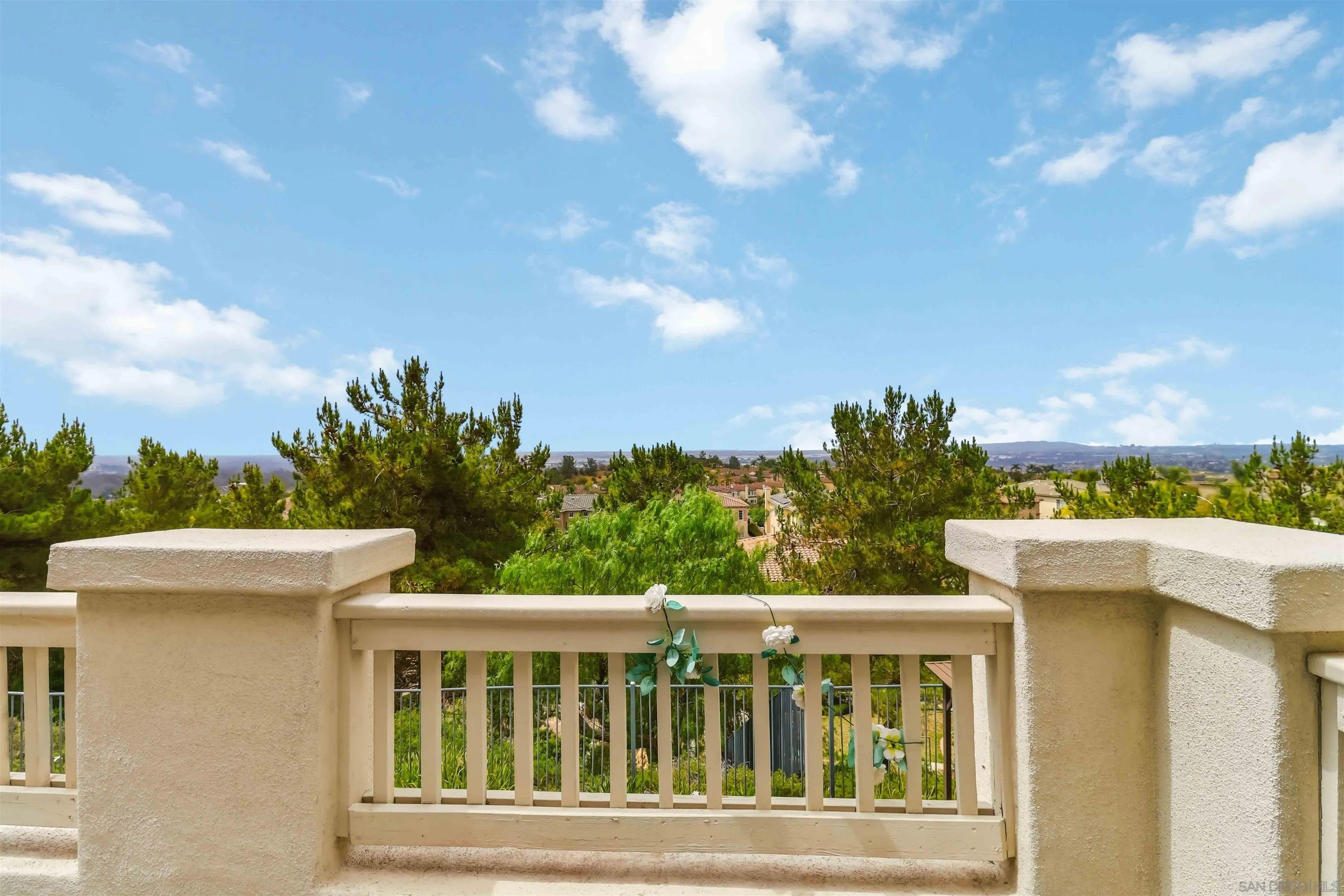 https://cdn.realtyfeed.com/cdn/127/260011907/2646f20e7138c27e7d12a86cc63e6580.webp