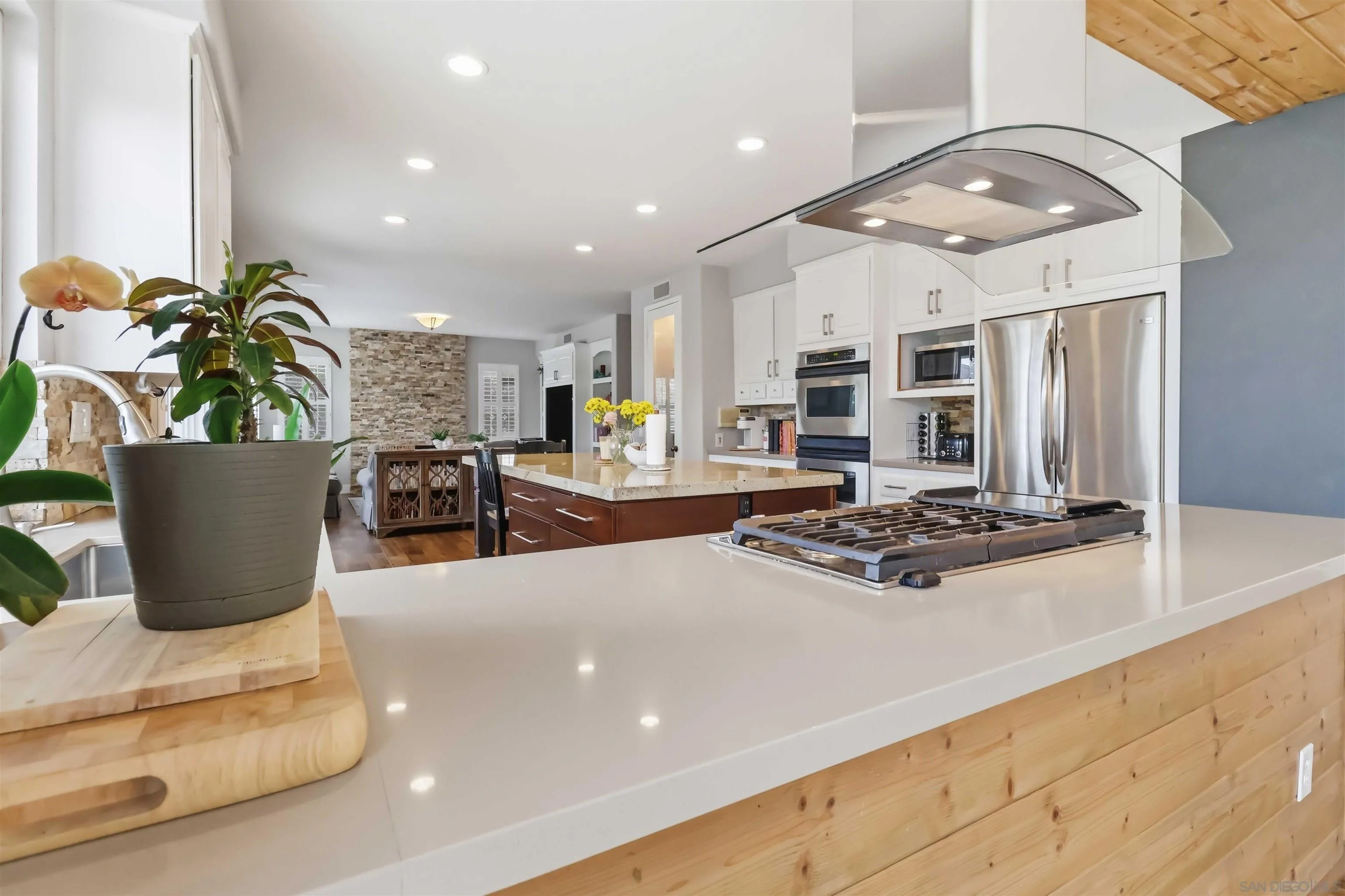 https://cdn.realtyfeed.com/cdn/127/260011907/5ea7d576ee9b84e11dfddbb8a8eeb0d7.webp