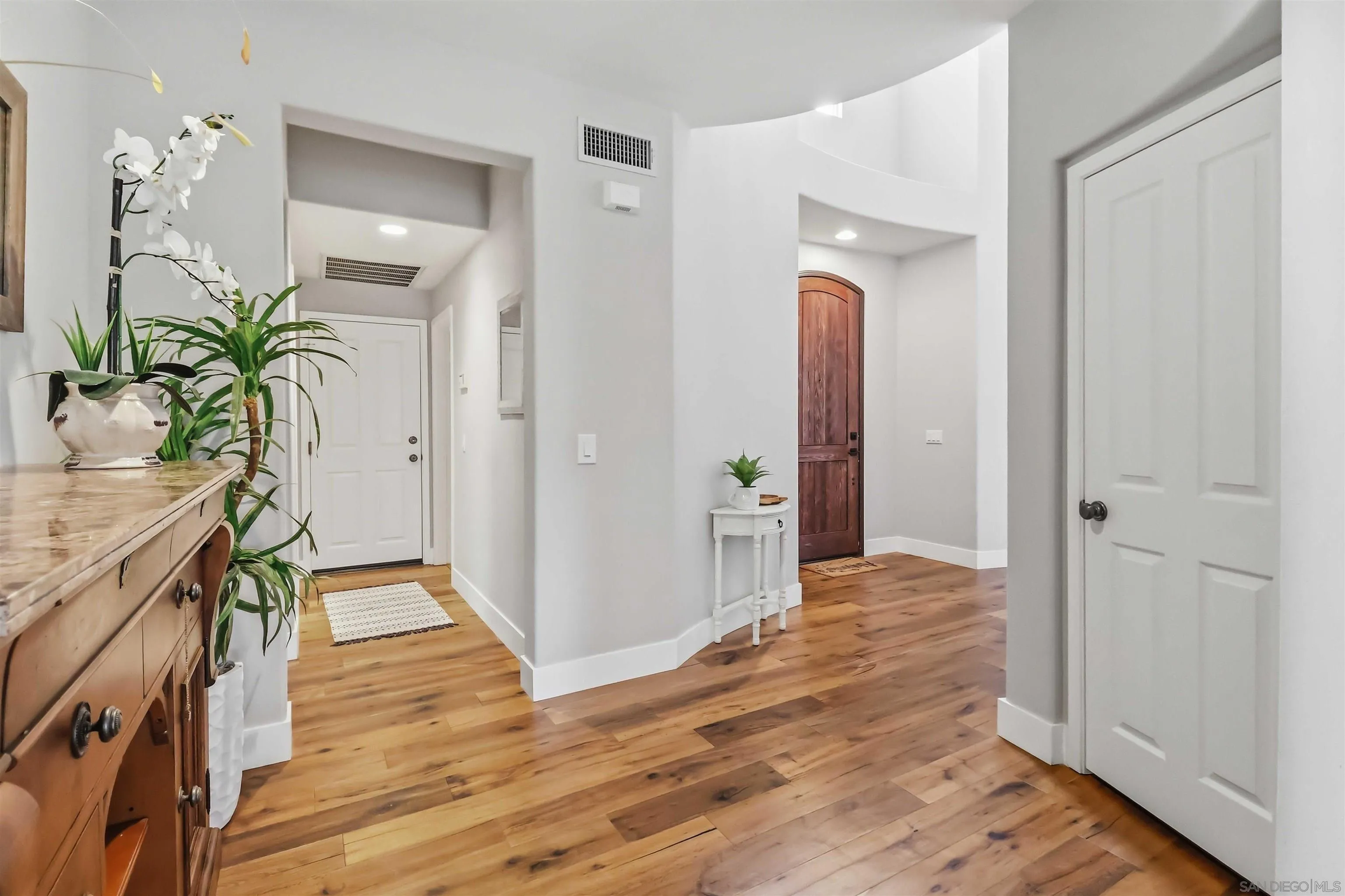 https://cdn.realtyfeed.com/cdn/127/260011907/97a401c8e72c05e5fed4e15a34527da5.webp
