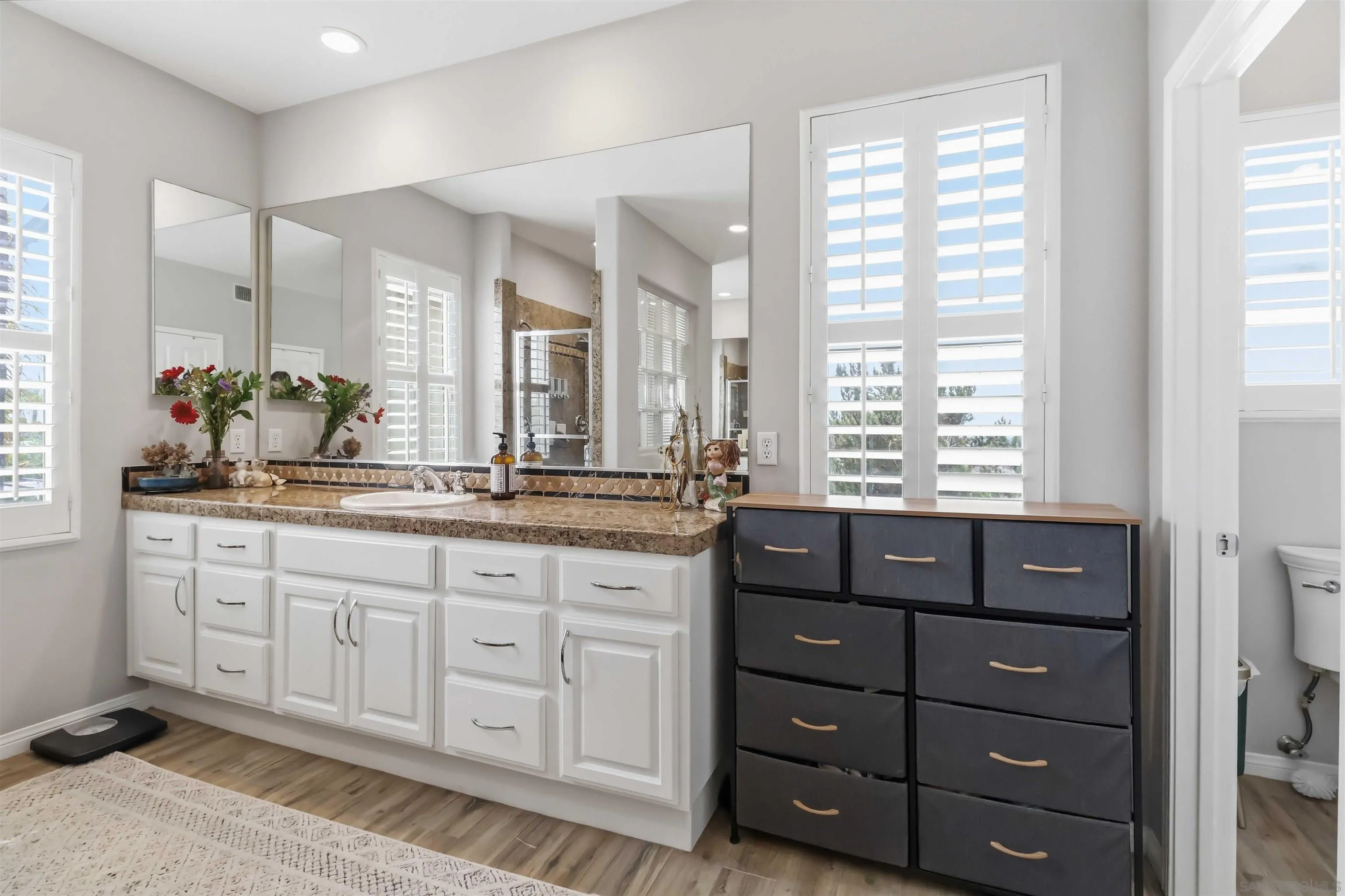 https://cdn.realtyfeed.com/cdn/127/260011907/b35f8e0e16e756bfcee53dbdbfa4099d.webp
