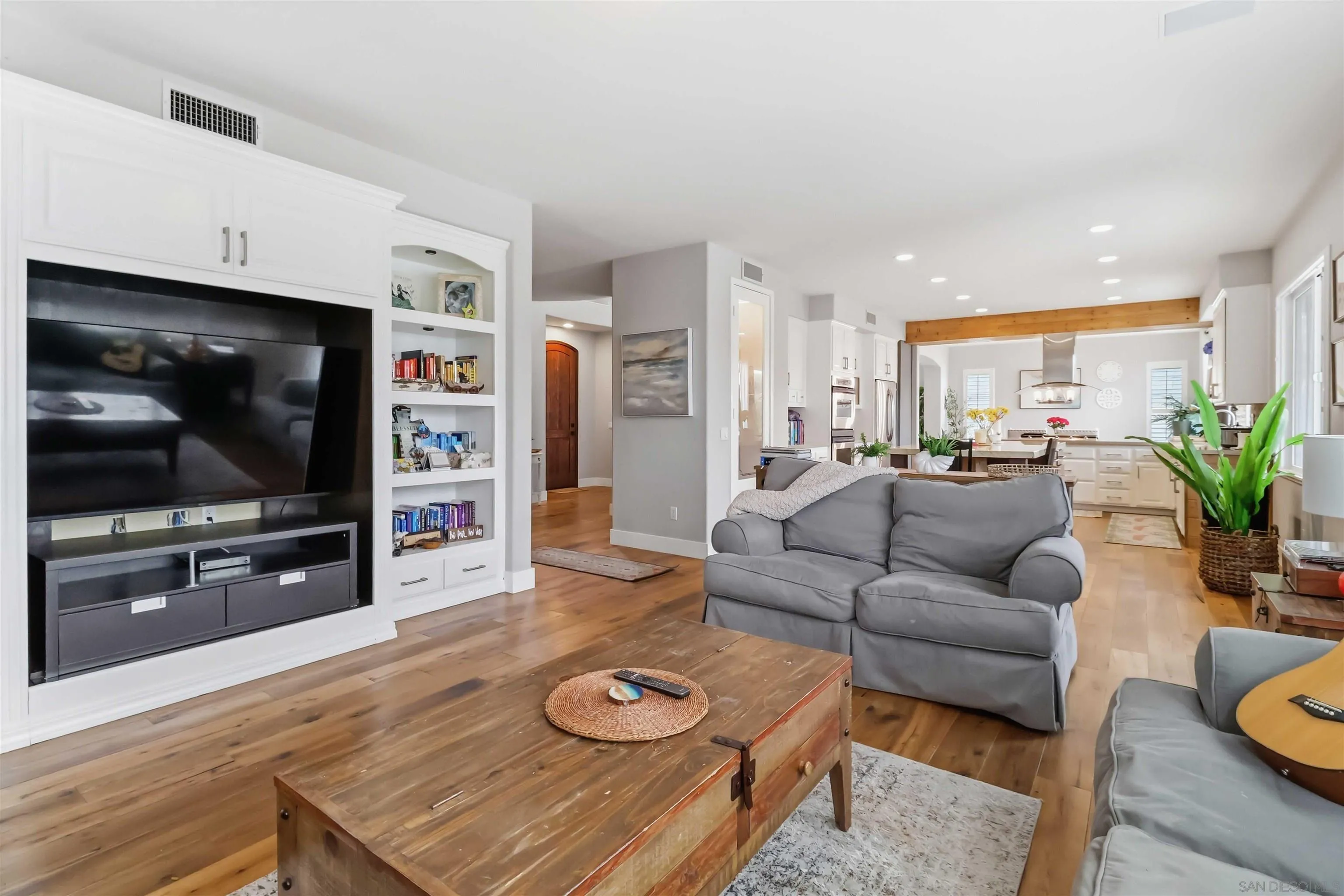 https://cdn.realtyfeed.com/cdn/127/260011907/dfe916b161e310d4cc73cc7f55179846.webp