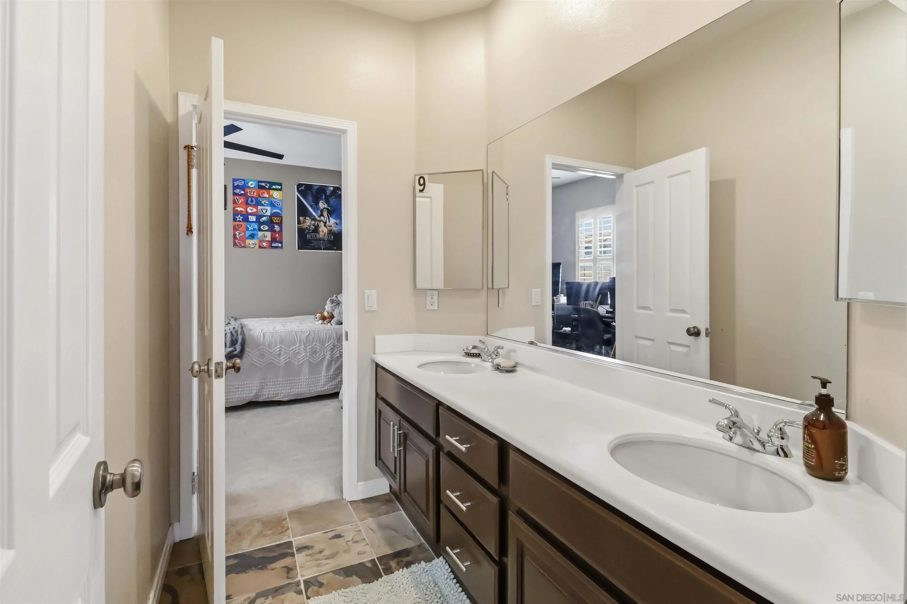 https://cdn.realtyfeed.com/cdn/127/260011907/e5348055a4e8fb6e2da6aeefc6f7aa58.webp