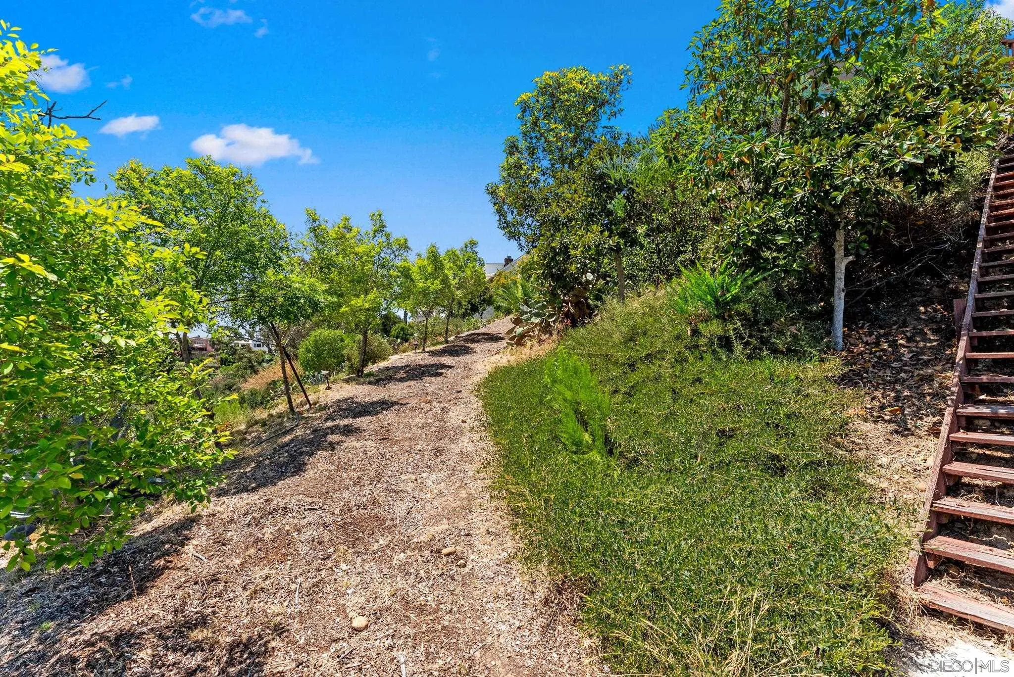 https://cdn.realtyfeed.com/cdn/127/260011908/162773798bab5644e585e89f44285ff5.webp