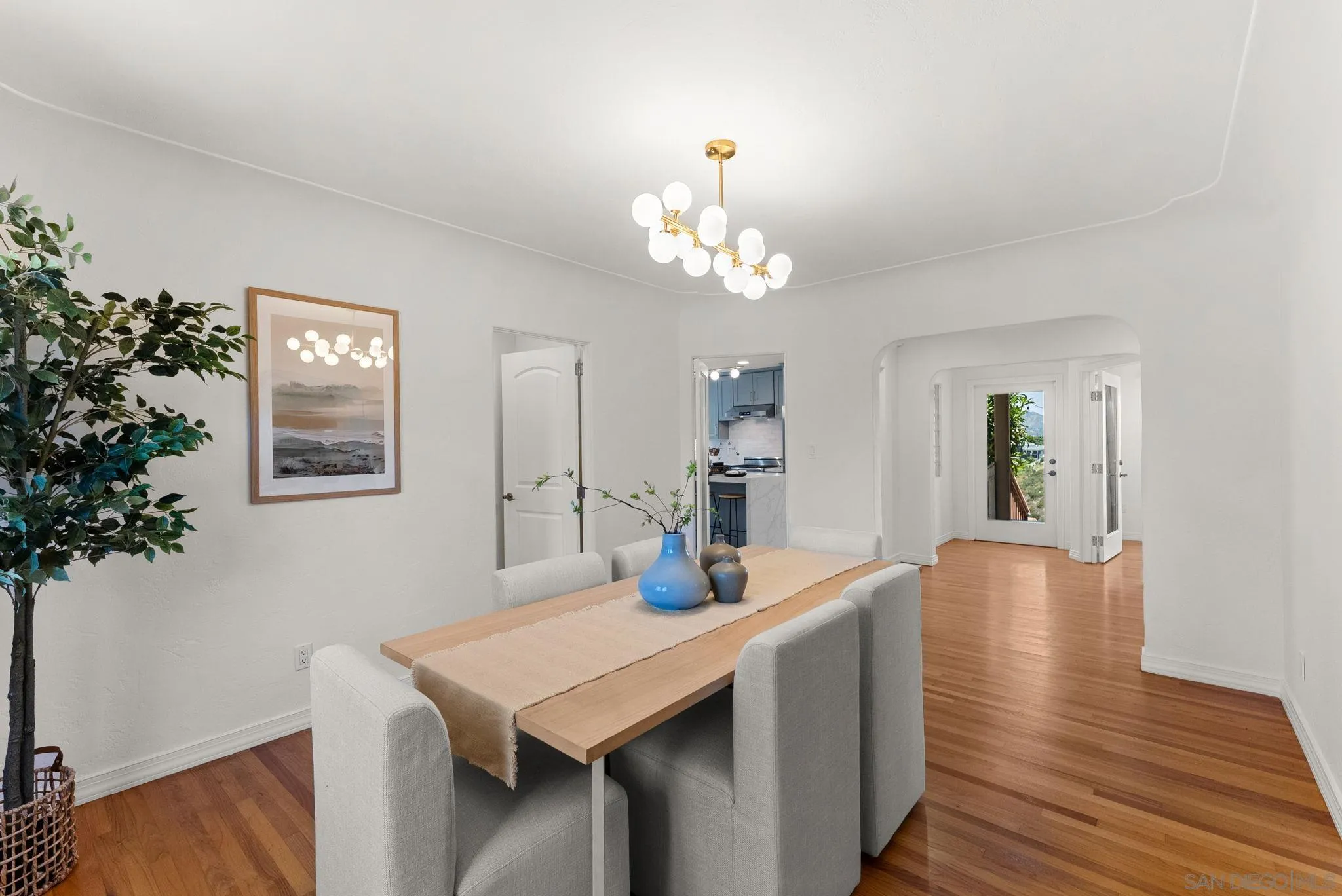 https://cdn.realtyfeed.com/cdn/127/260011908/33c58d4f7aa28ed9eefb6b746e6e34d2.webp