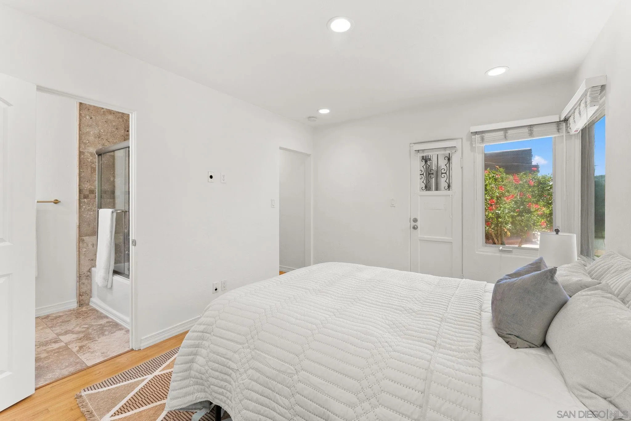 https://cdn.realtyfeed.com/cdn/127/260011908/418e18acca0a6b627e9925c69e39906f.webp