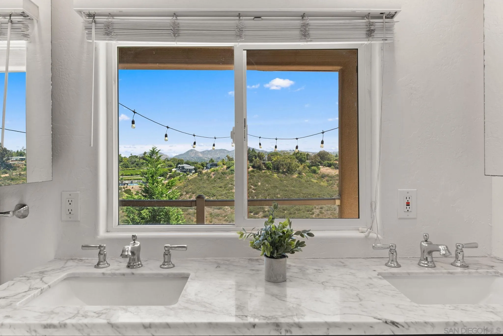 https://cdn.realtyfeed.com/cdn/127/260011908/54e60fce9ffb30f88570b9d234b65c47.webp