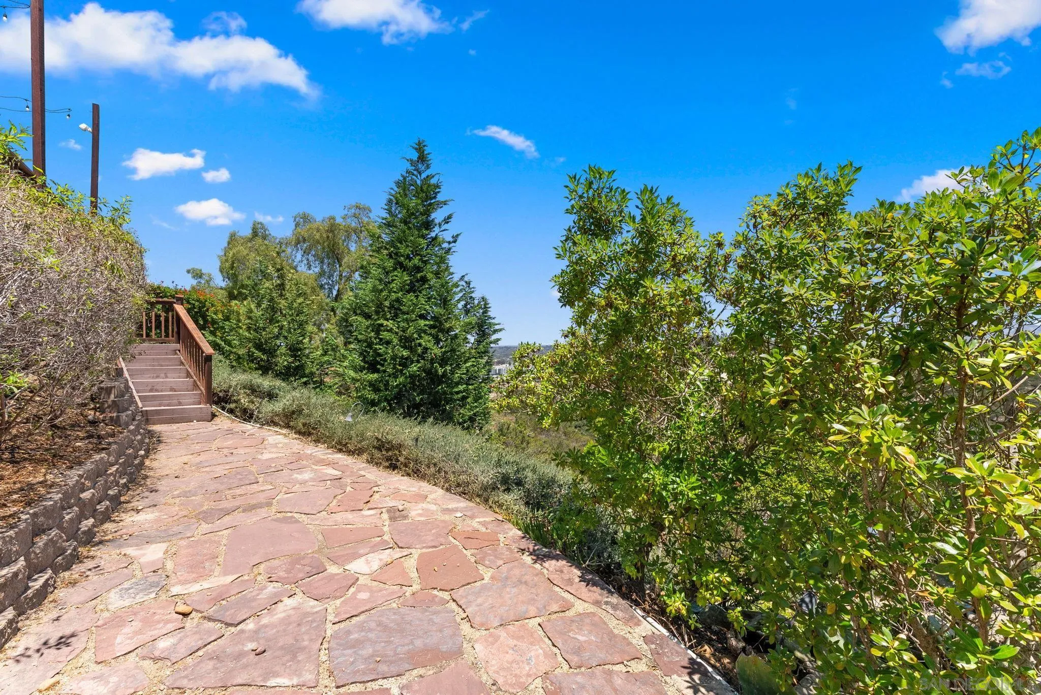 https://cdn.realtyfeed.com/cdn/127/260011908/8bda970811059a234de5ad68db8d7a4a.webp