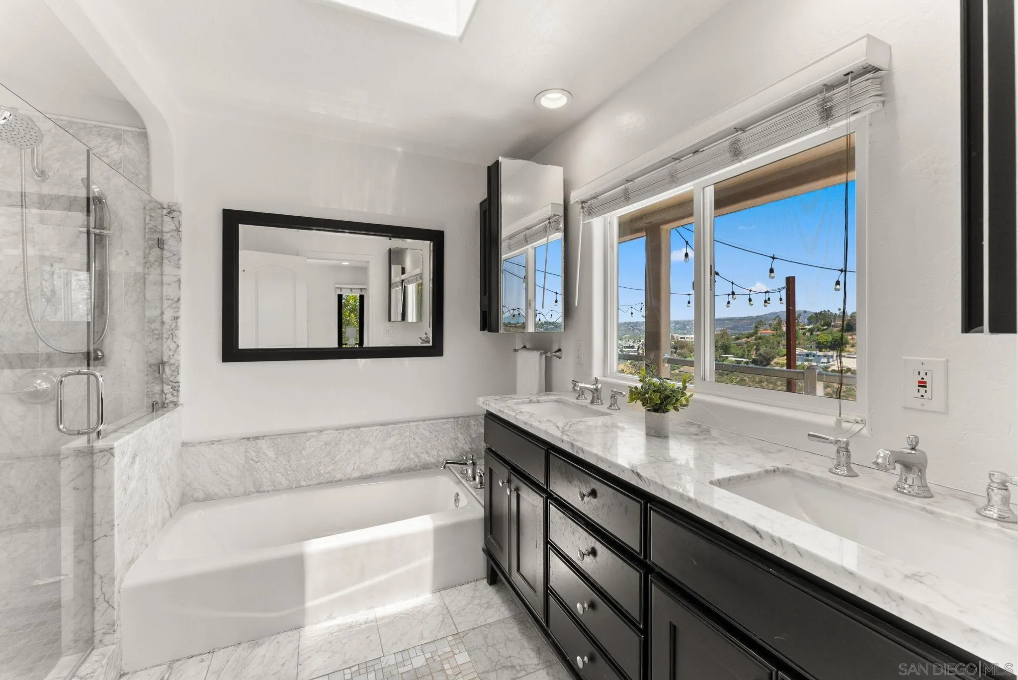 https://cdn.realtyfeed.com/cdn/127/260011908/910580f733936ef837a152099fc9a7e0.webp