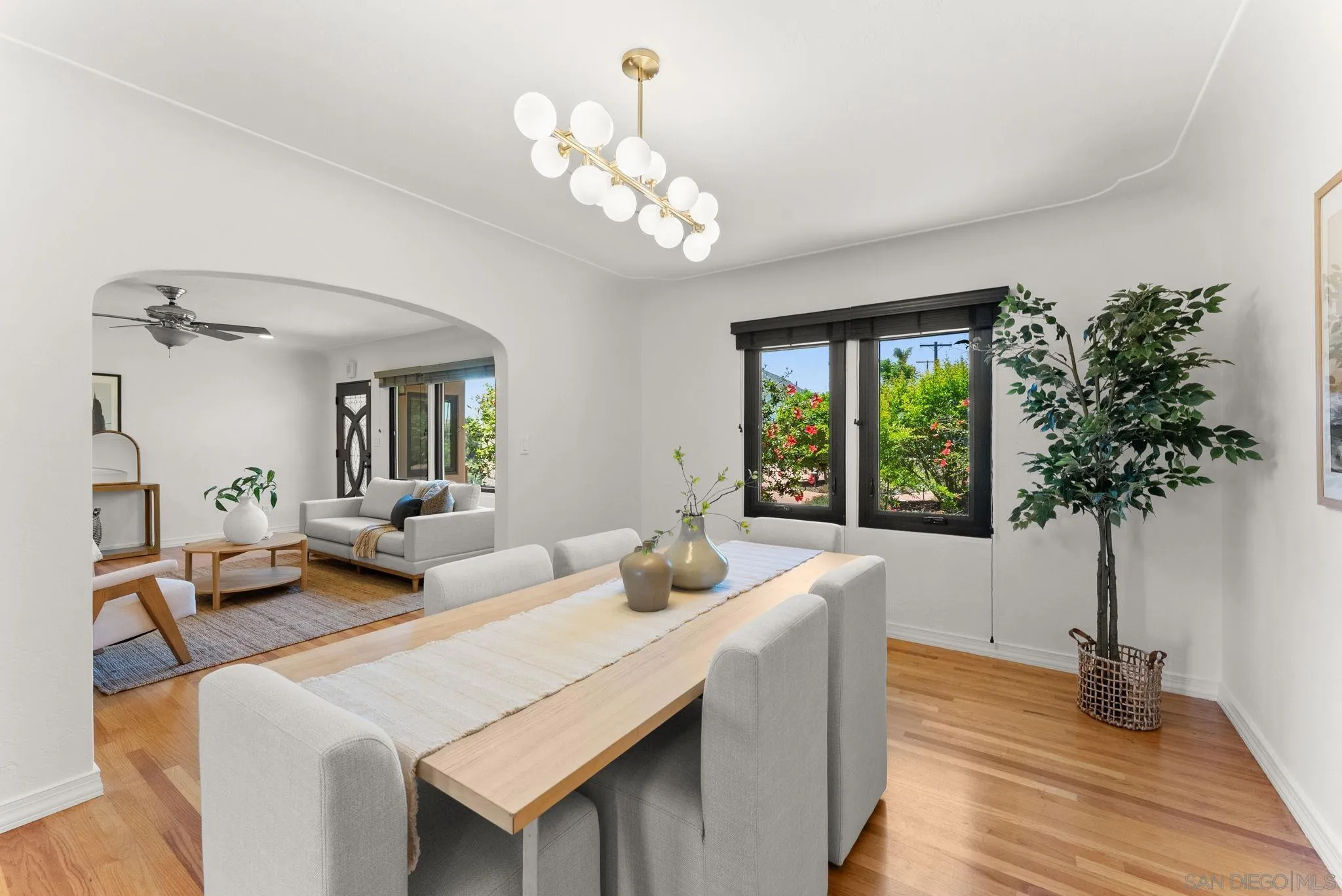 https://cdn.realtyfeed.com/cdn/127/260011908/9dfdb5ae5f915db3e2911ef0c5d15ea4.webp