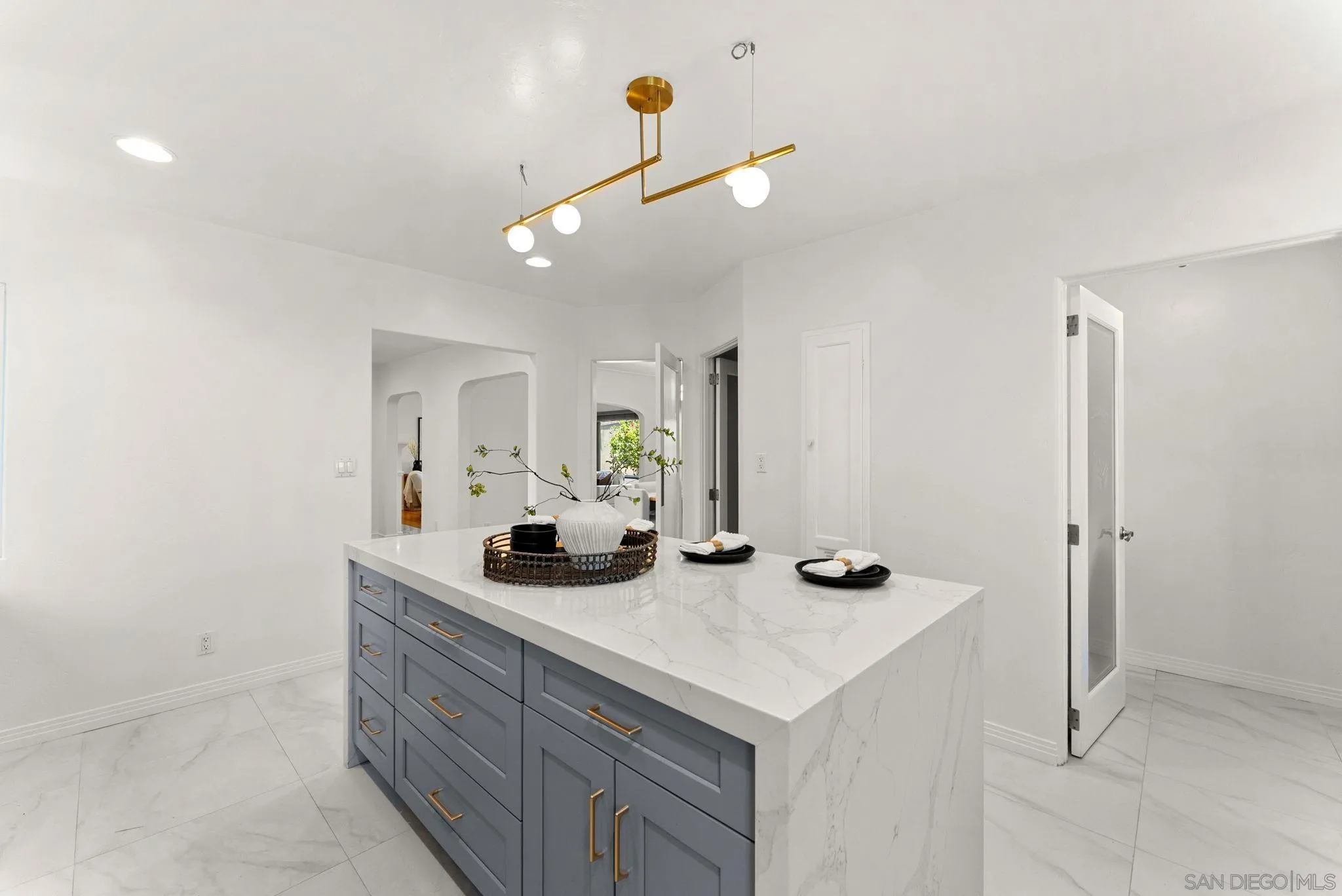 https://cdn.realtyfeed.com/cdn/127/260011908/a7bf4a4a26e1eab8e396322b8619e2cc.webp
