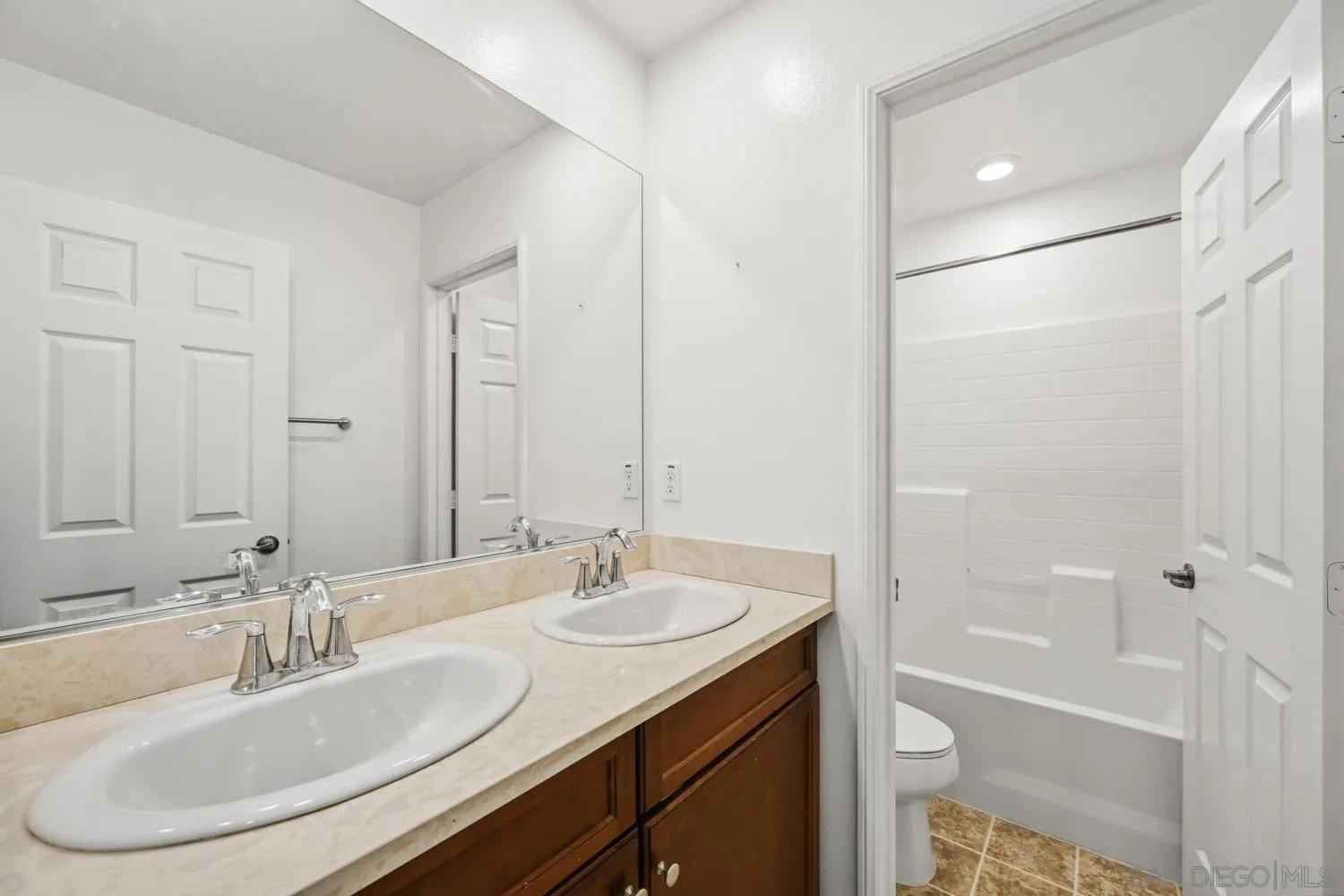 https://cdn.realtyfeed.com/cdn/127/260011913/5a7b0bf139f959389d9faab89e152f7d.webp