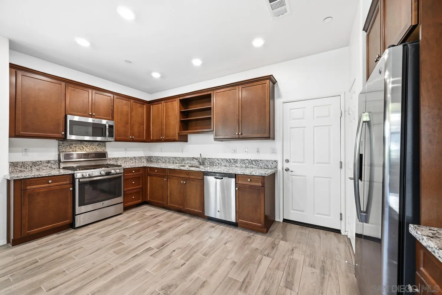 https://cdn.realtyfeed.com/cdn/127/260011913/65faa158f4881ff0573903a2b11f3b47.webp