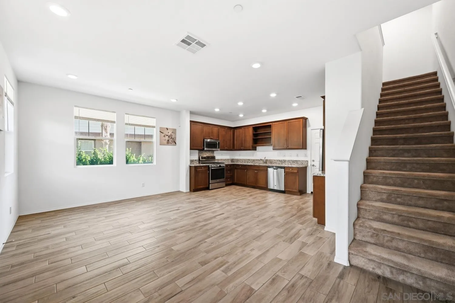 https://cdn.realtyfeed.com/cdn/127/260011913/8dda01c5cf4dd32805afb19d526f2464.webp