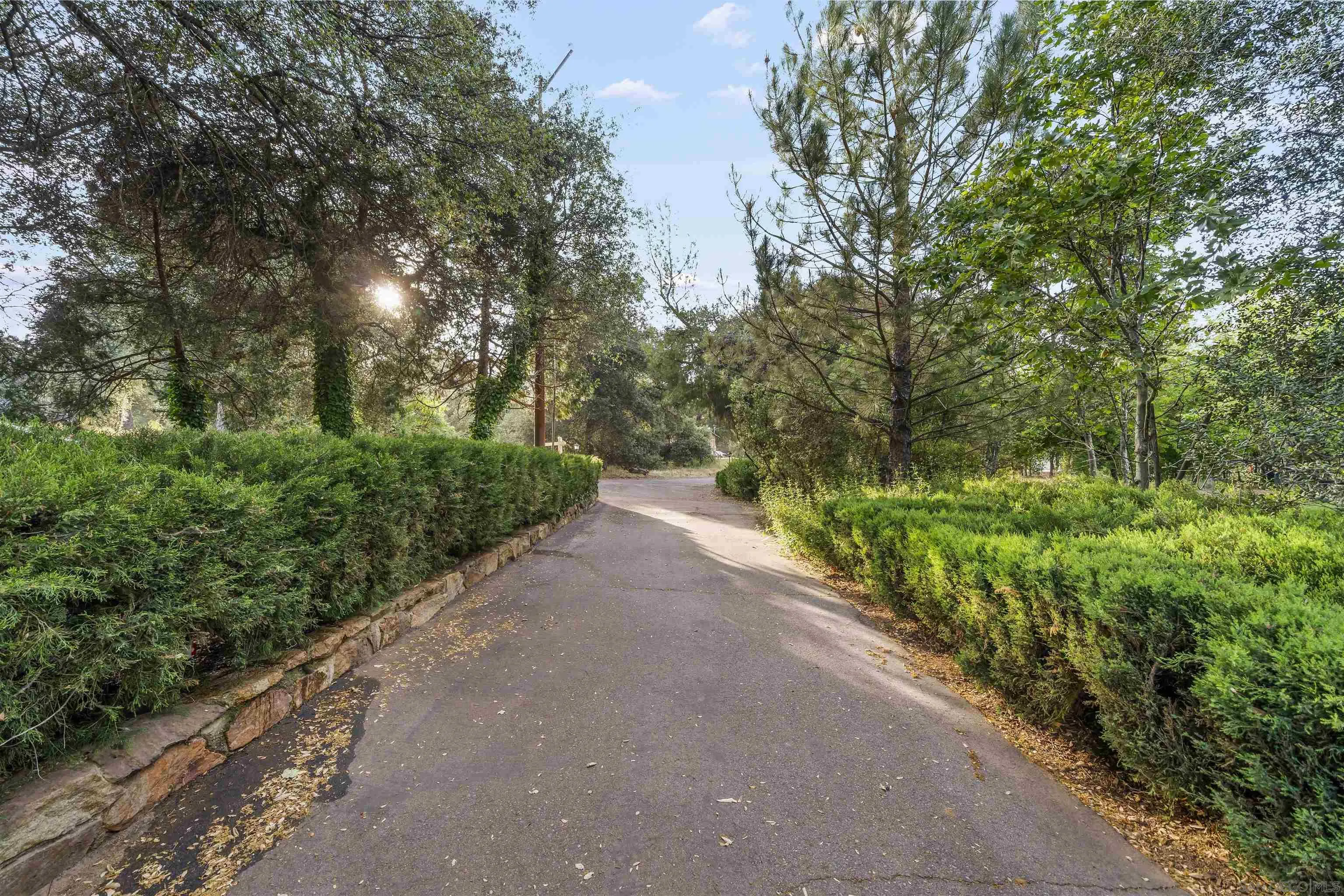 https://cdn.realtyfeed.com/cdn/127/260011917/07be9047aaa7779766f945bef0d7840f.webp