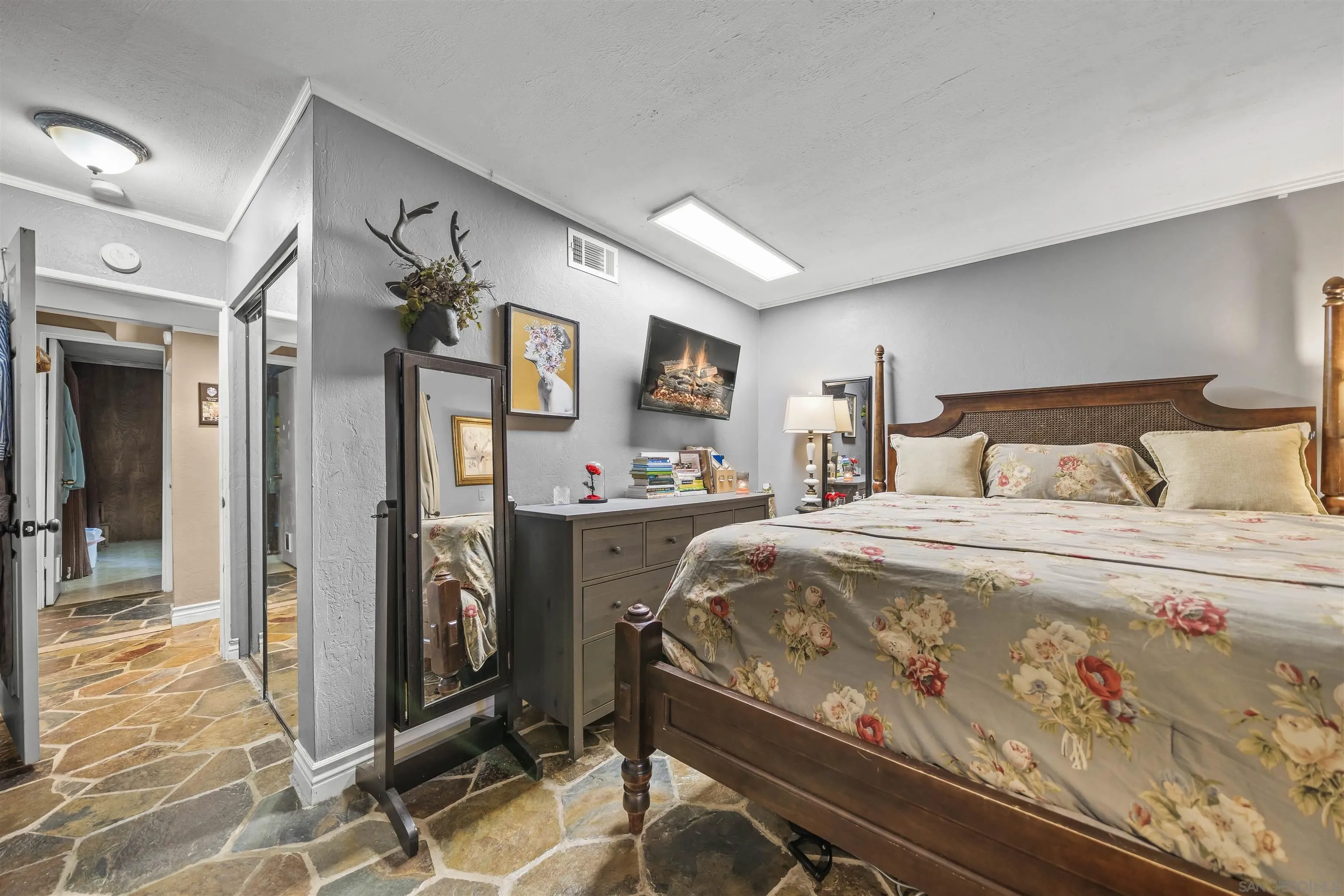 https://cdn.realtyfeed.com/cdn/127/260011917/903566fd04a4b50b7b049007ffa536aa.webp