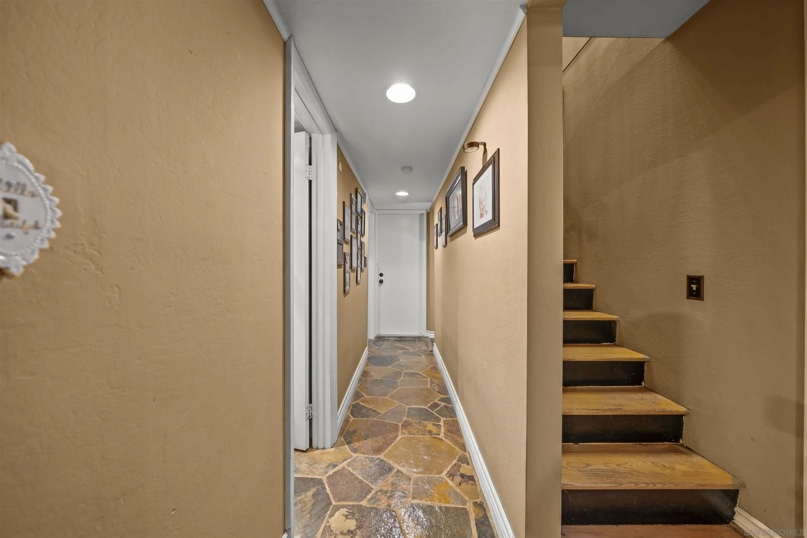 https://cdn.realtyfeed.com/cdn/127/260011917/c8ea4e1e1555a82a6de8fd4e15e16ad6.webp