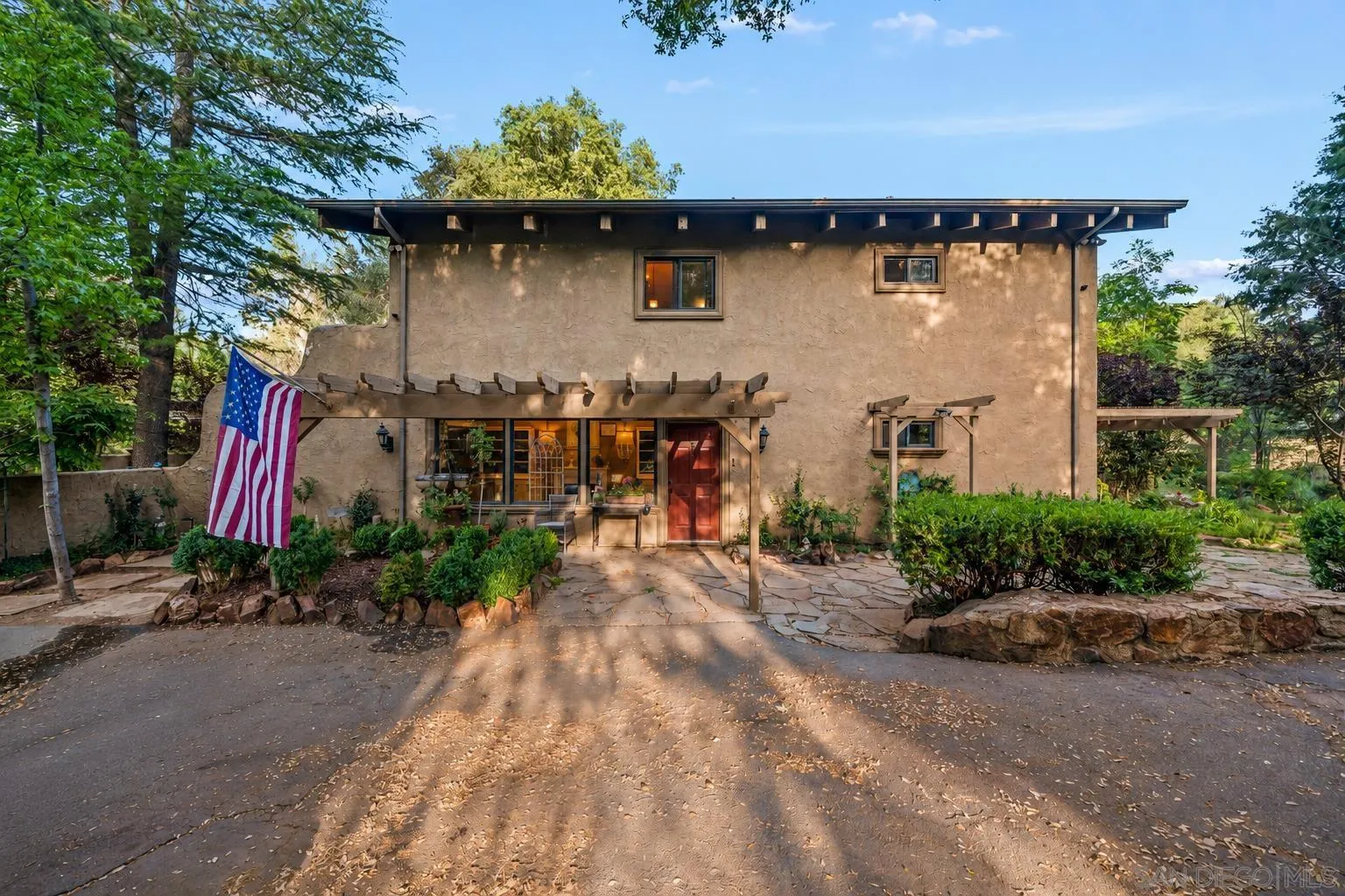 https://cdn.realtyfeed.com/cdn/127/260011917/df7691a62a6340bb1d2de61e54e3a9f0.webp